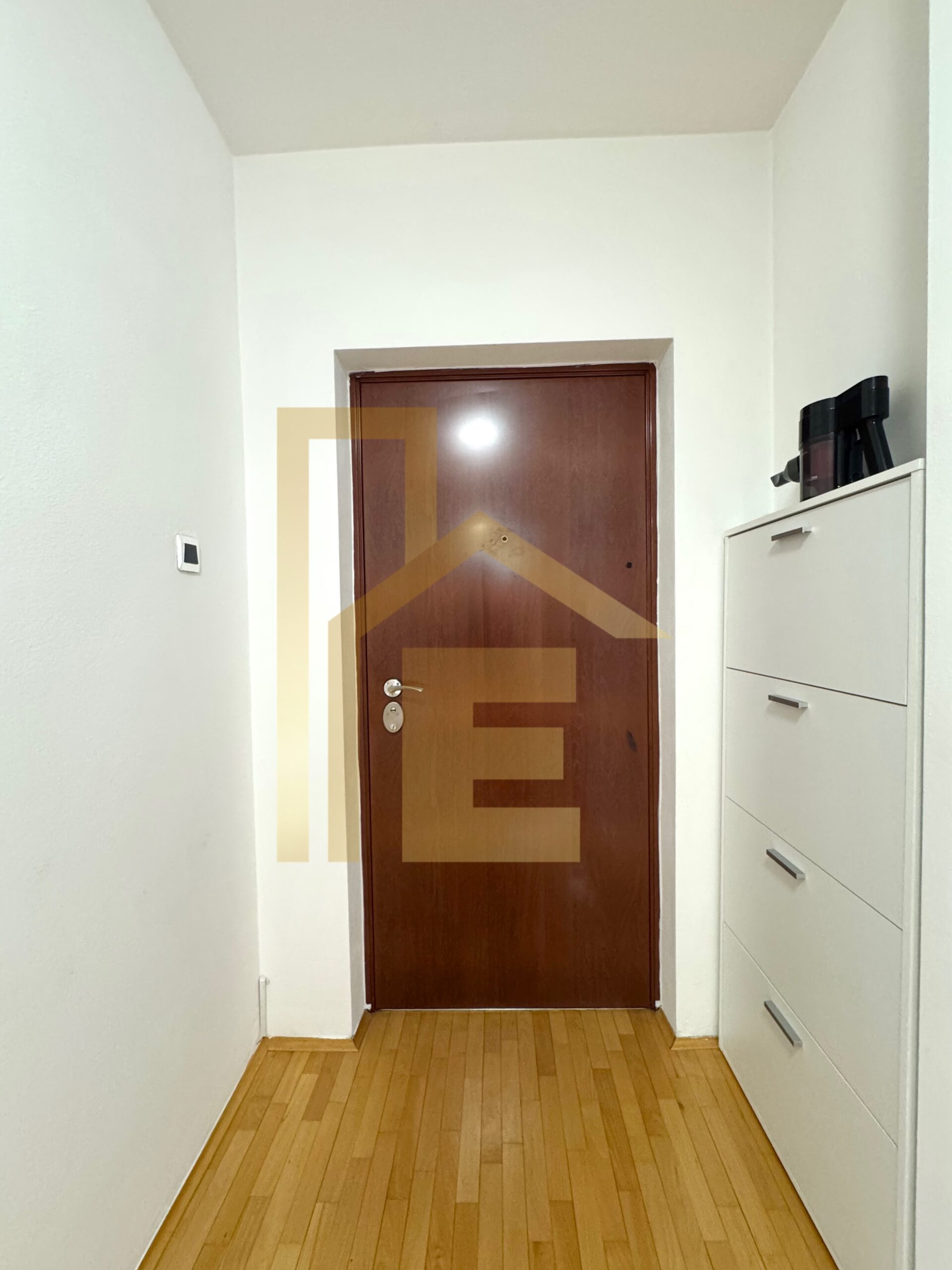 Četverosoban stan sa garažom, naselje Lauš slika 11