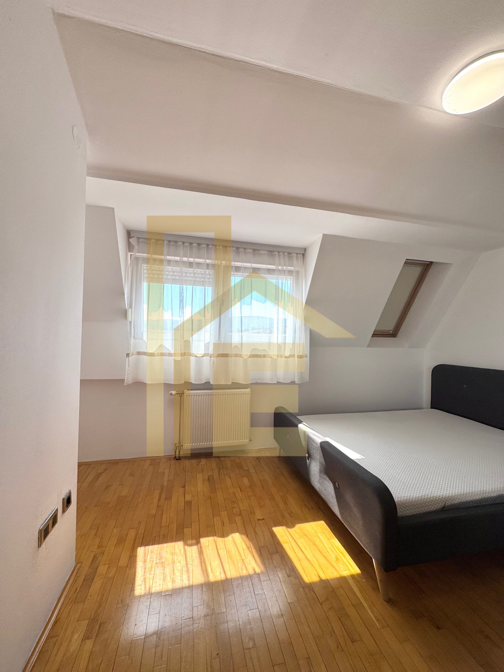 Četverosoban stan sa garažom, naselje Lauš slika 16