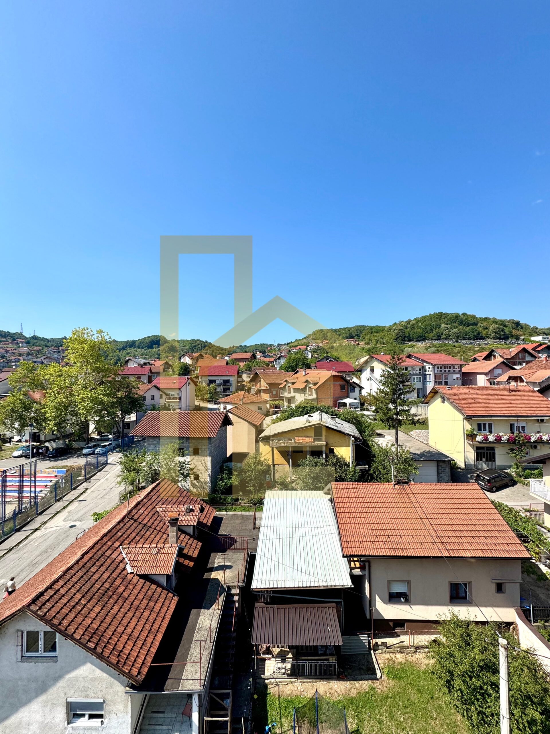 Četverosoban stan sa garažom, naselje Lauš slika 23