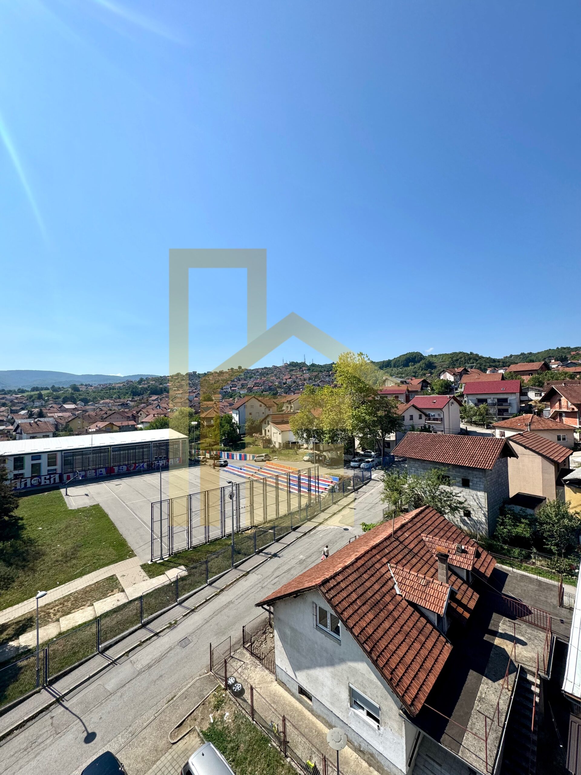 Četverosoban stan sa garažom, naselje Lauš slika 22
