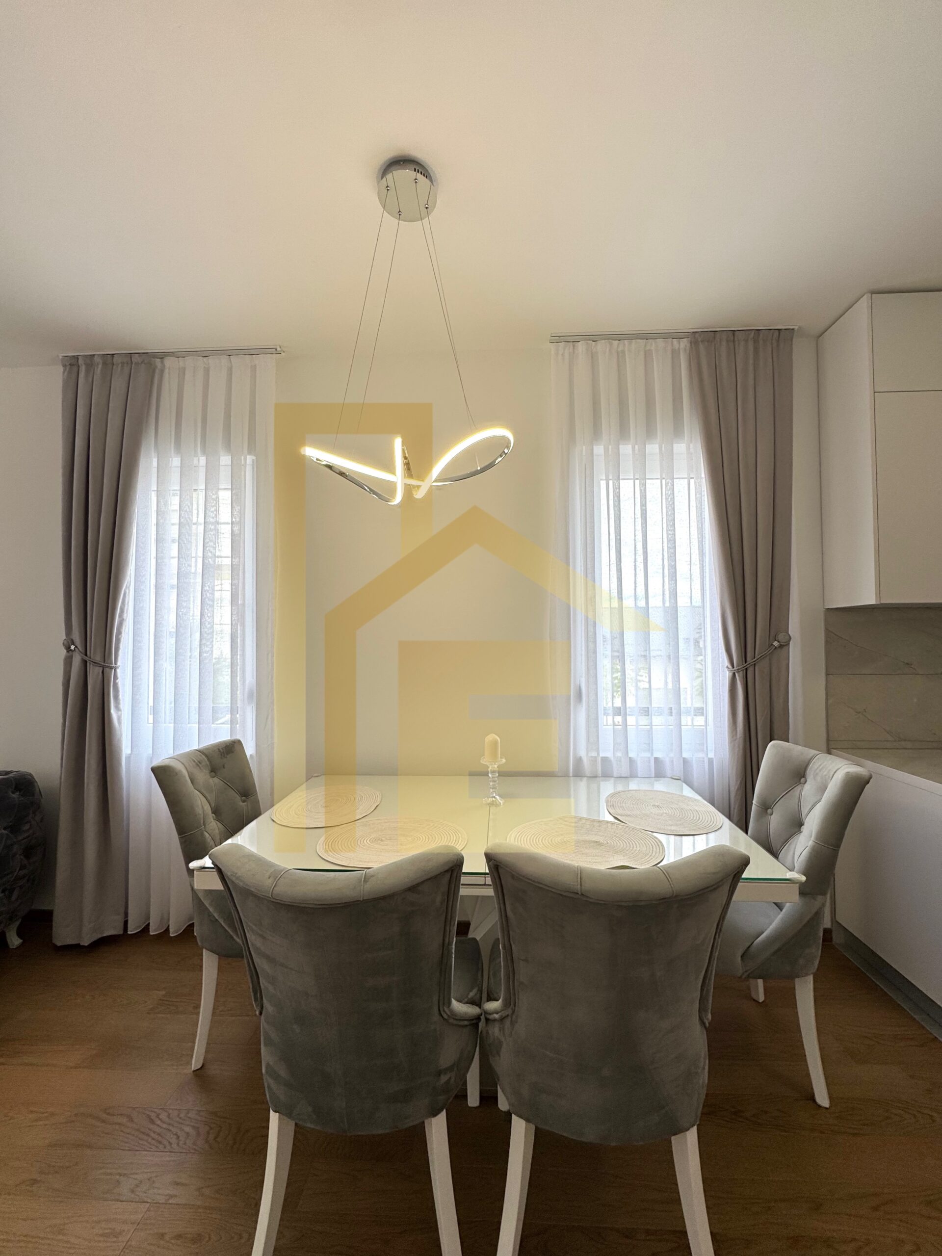 LUX Trosoban stan u naselju Ada slika 7