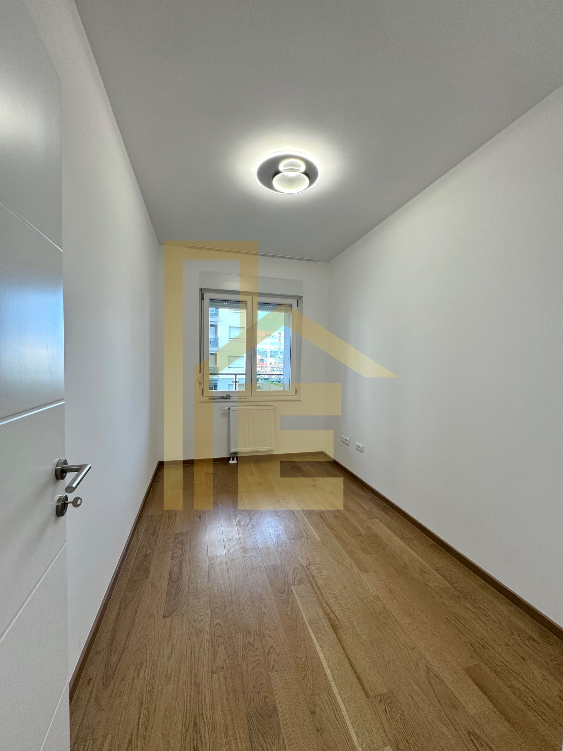 LUX Trosoban stan u naselju Ada slika 15