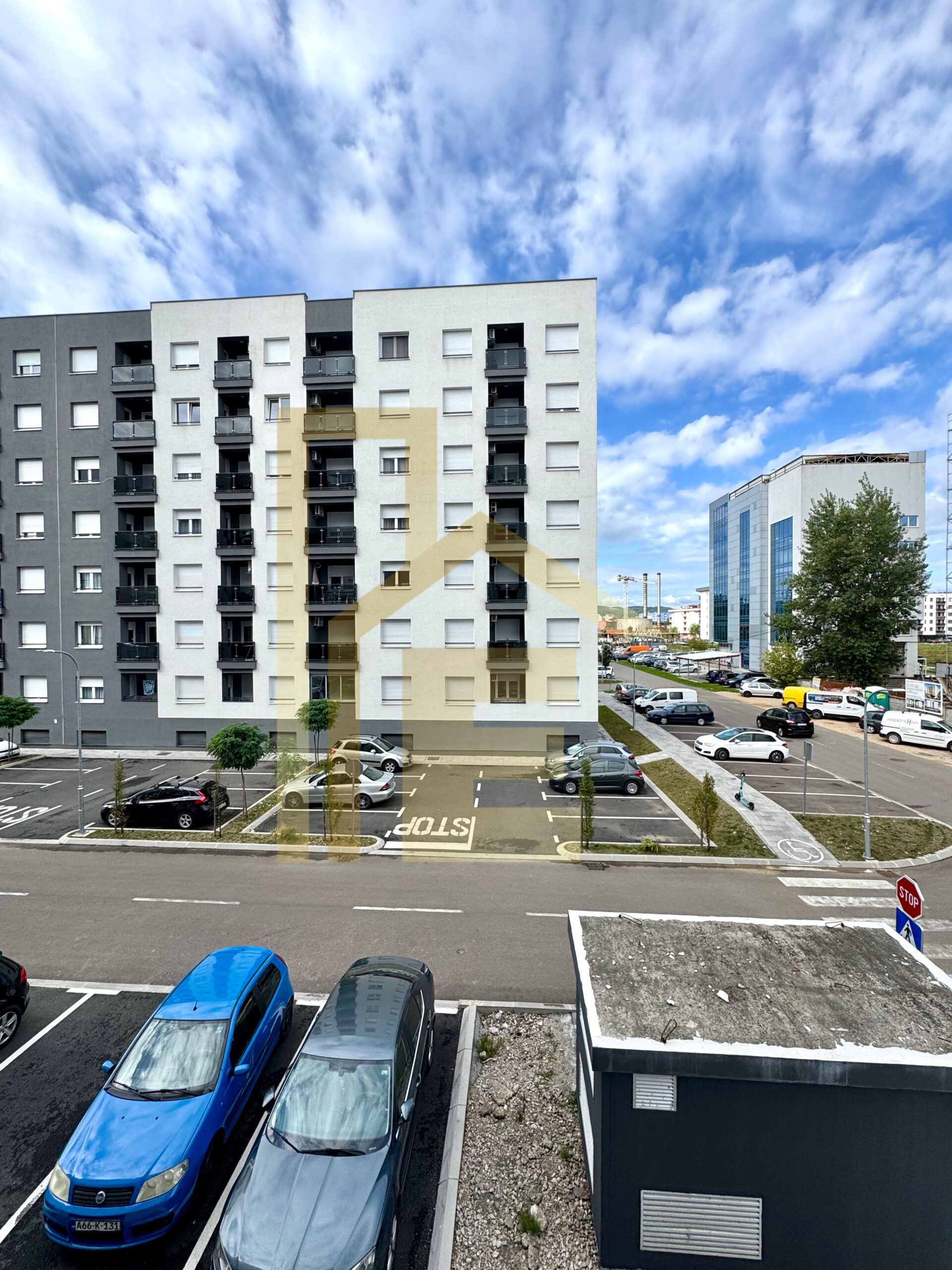 LUX Trosoban stan u naselju Ada slika 21