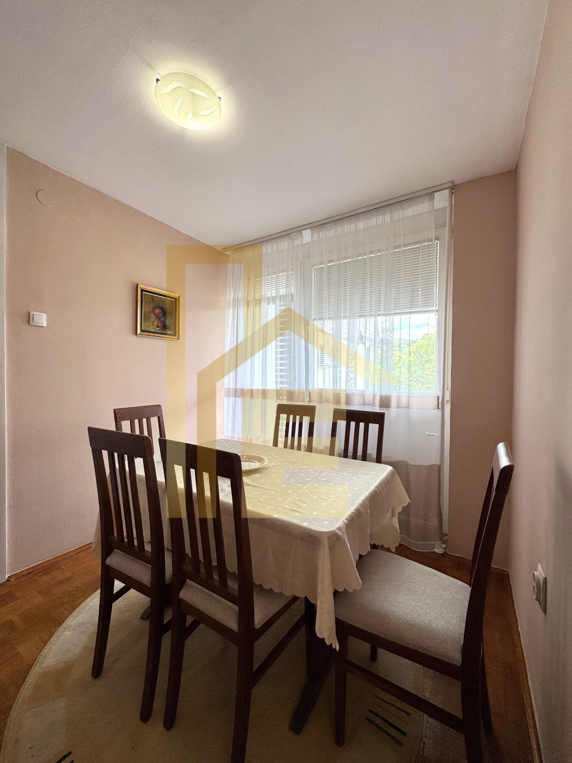 Komforan dvosoban stan, naselje Hisete slika 9