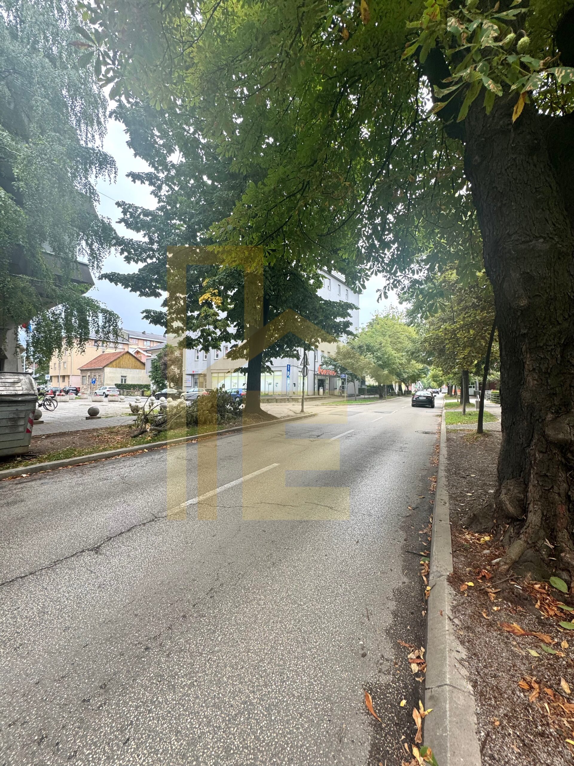 Iznajmljujemo poslovni objekat u centru grada slika 7