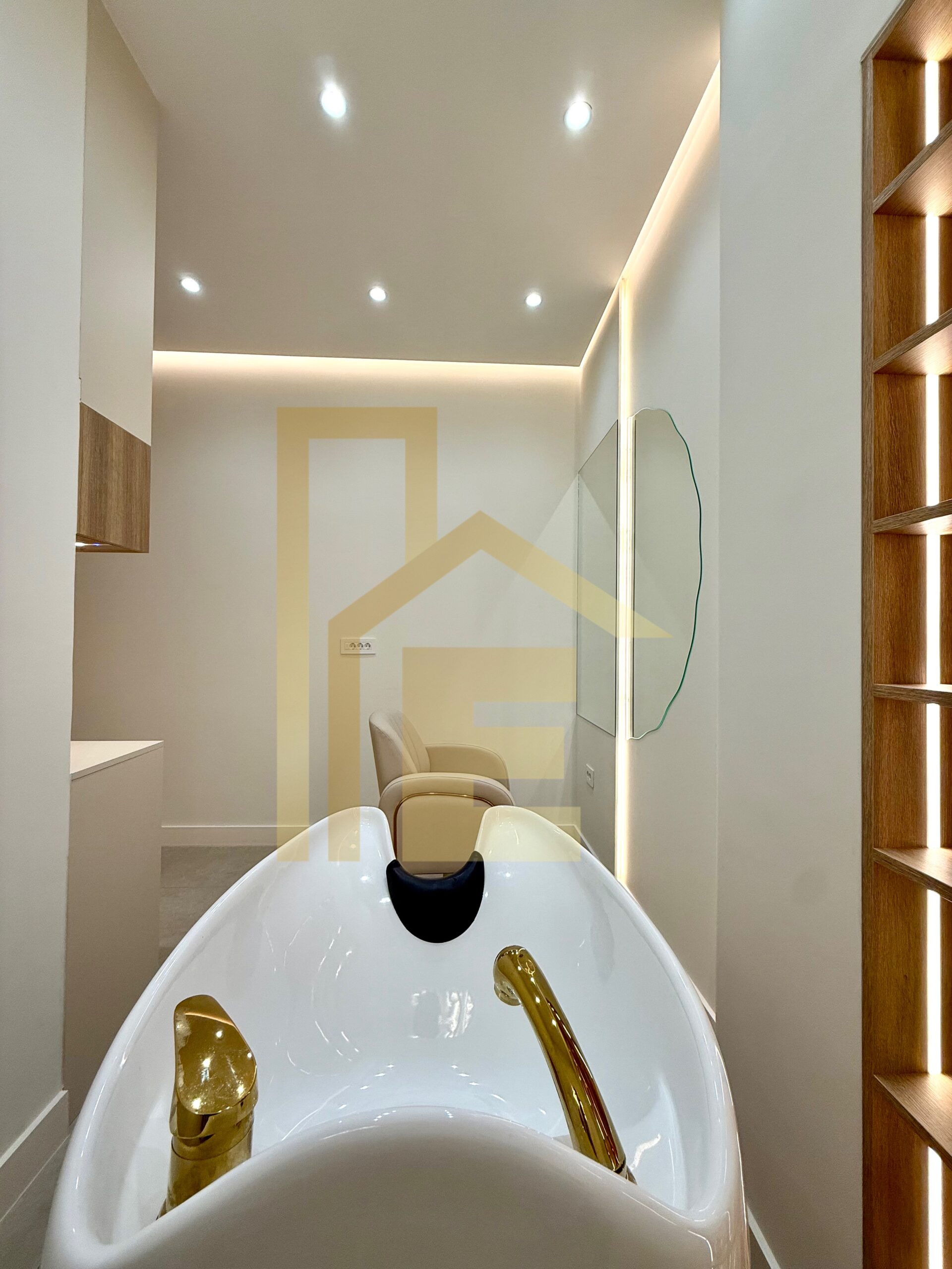 Iznajmljujemo luksuzan frizerski salon, naselje Nova Varoš slika 9