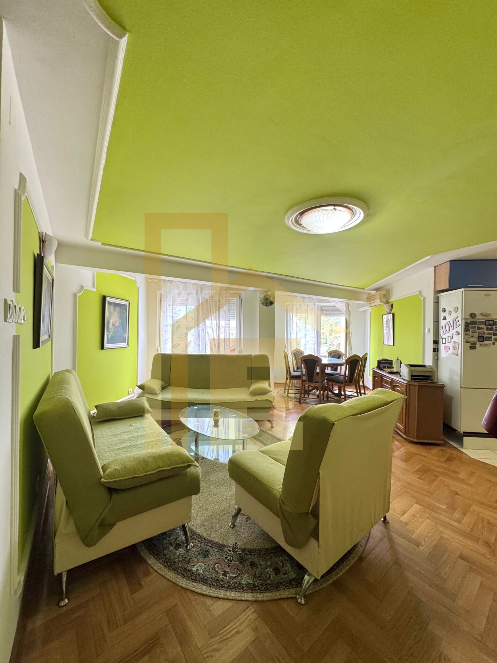 Iznajmljujemo trosoban stan u centru grada slika 2