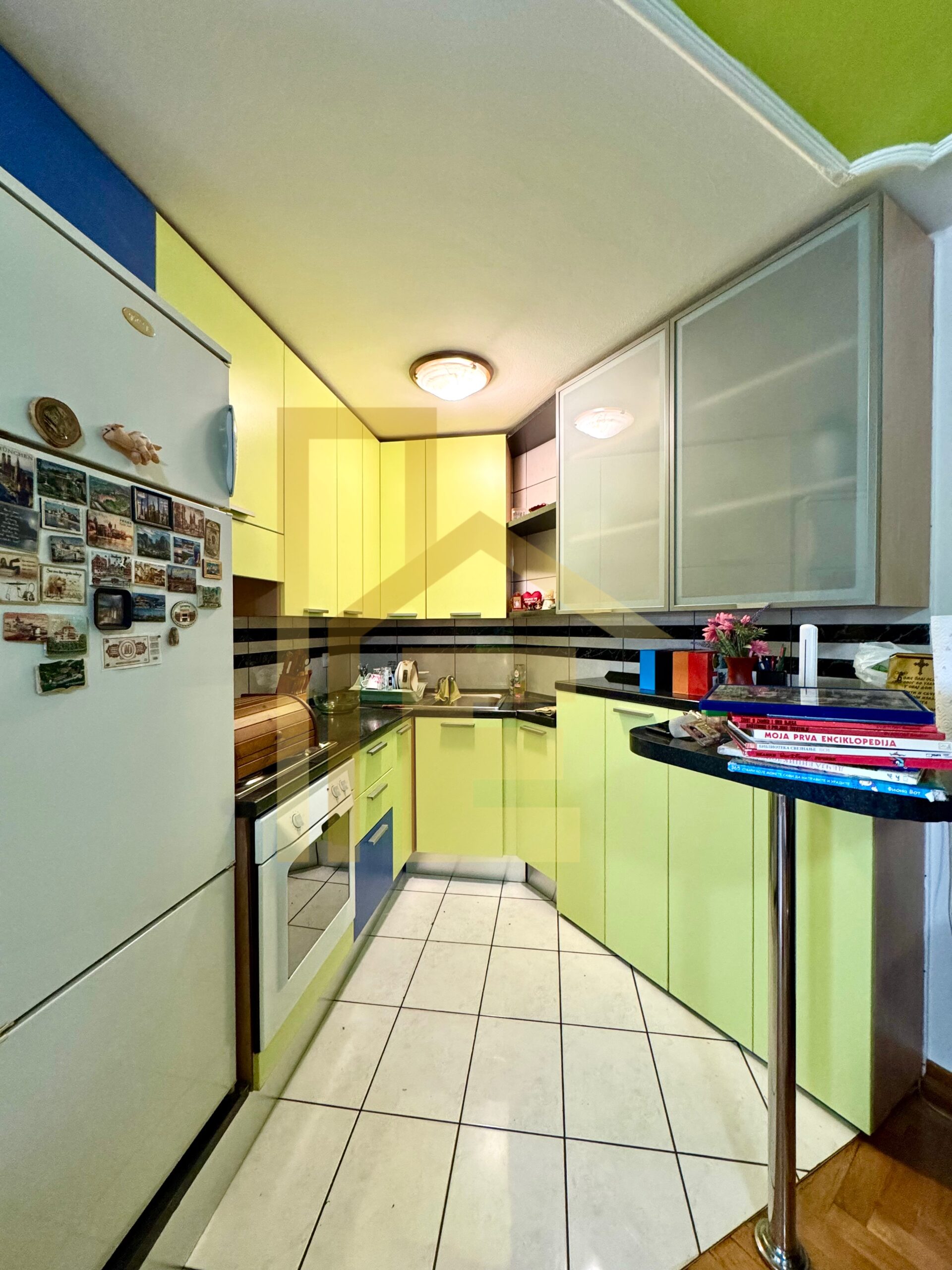 Iznajmljujemo trosoban stan u centru grada slika 4