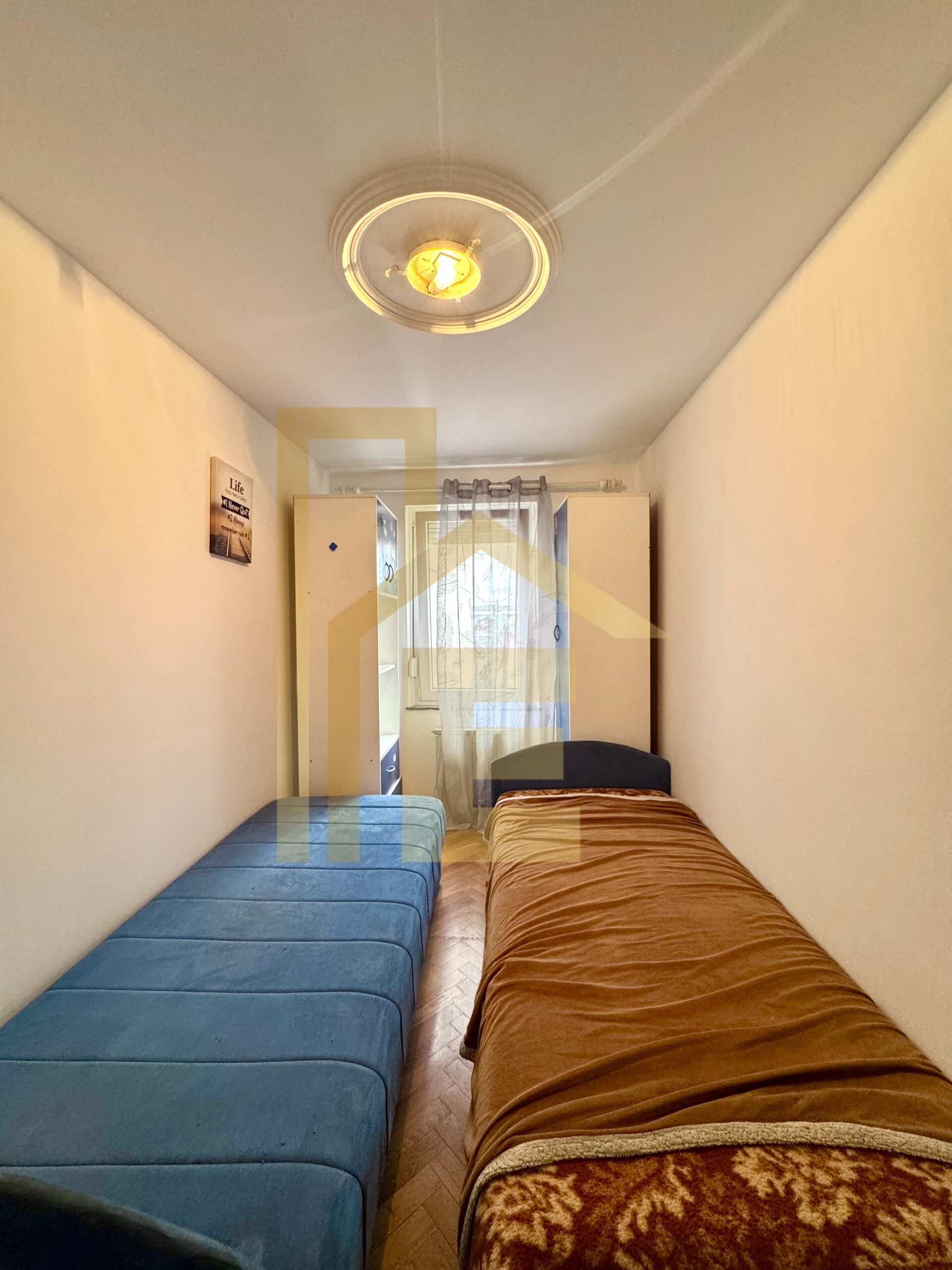 Iznajmljujemo trosoban stan u centru grada slika 6