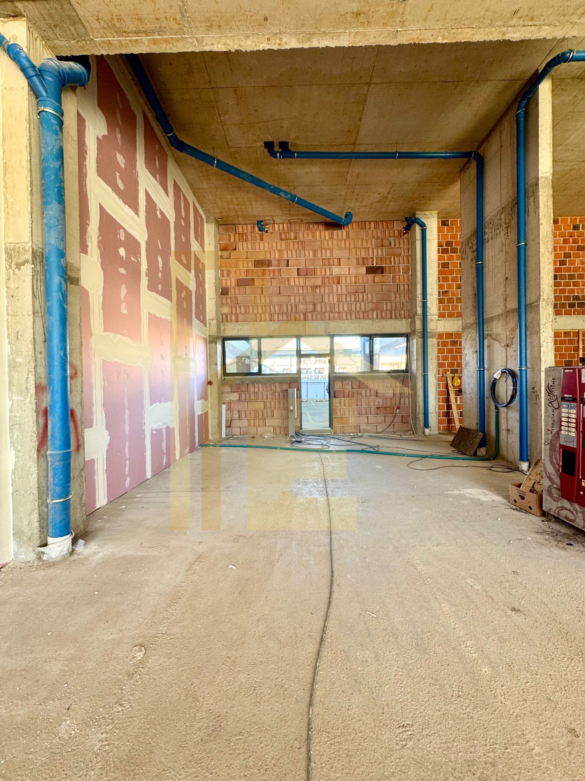 Iznajmljujemo poslovni prostor na prometnoj lokaciji, Lazarevo slika 9