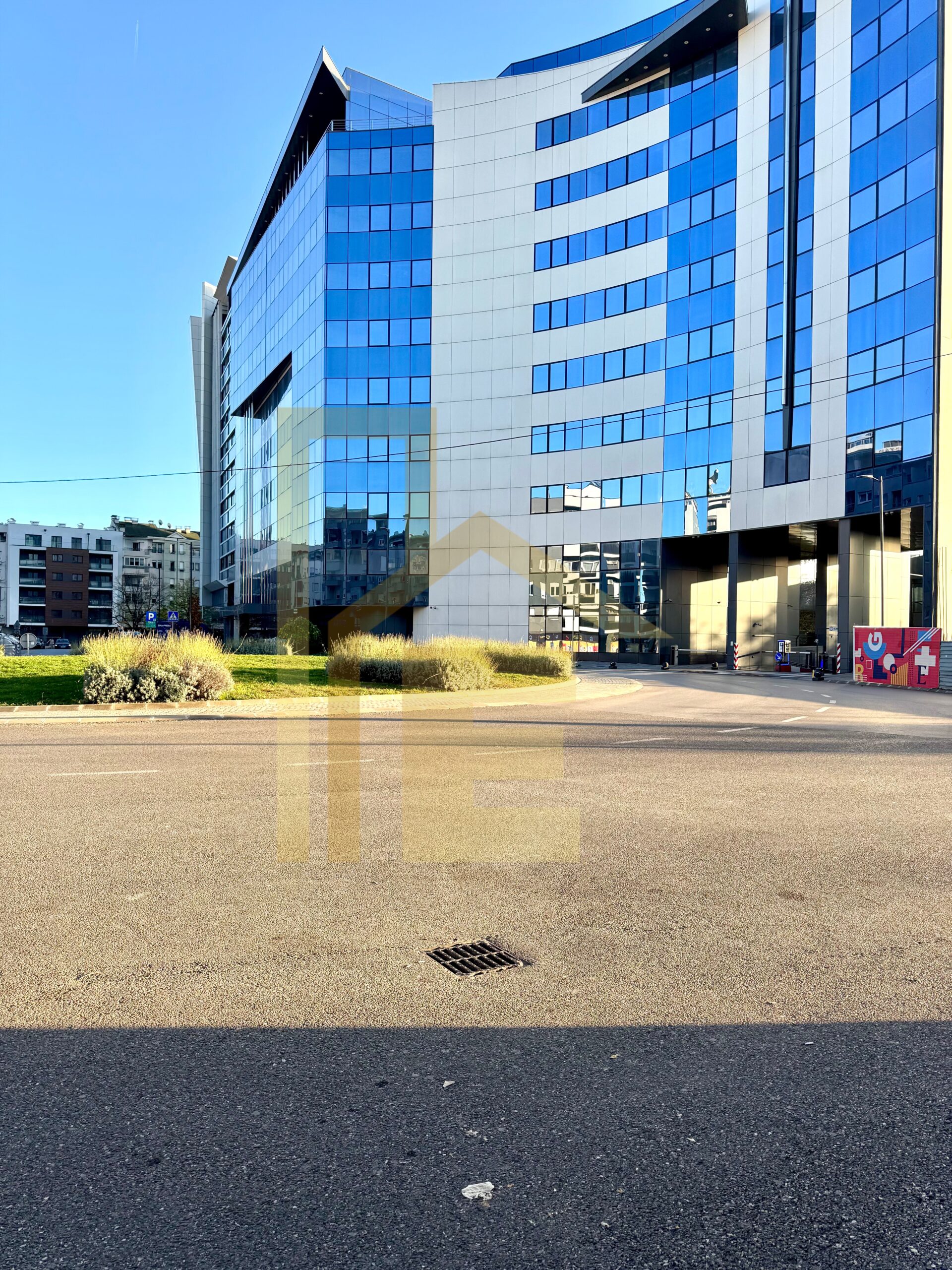 Iznajmljujemo garažno mjesto u SPO Grand Trade slika 2