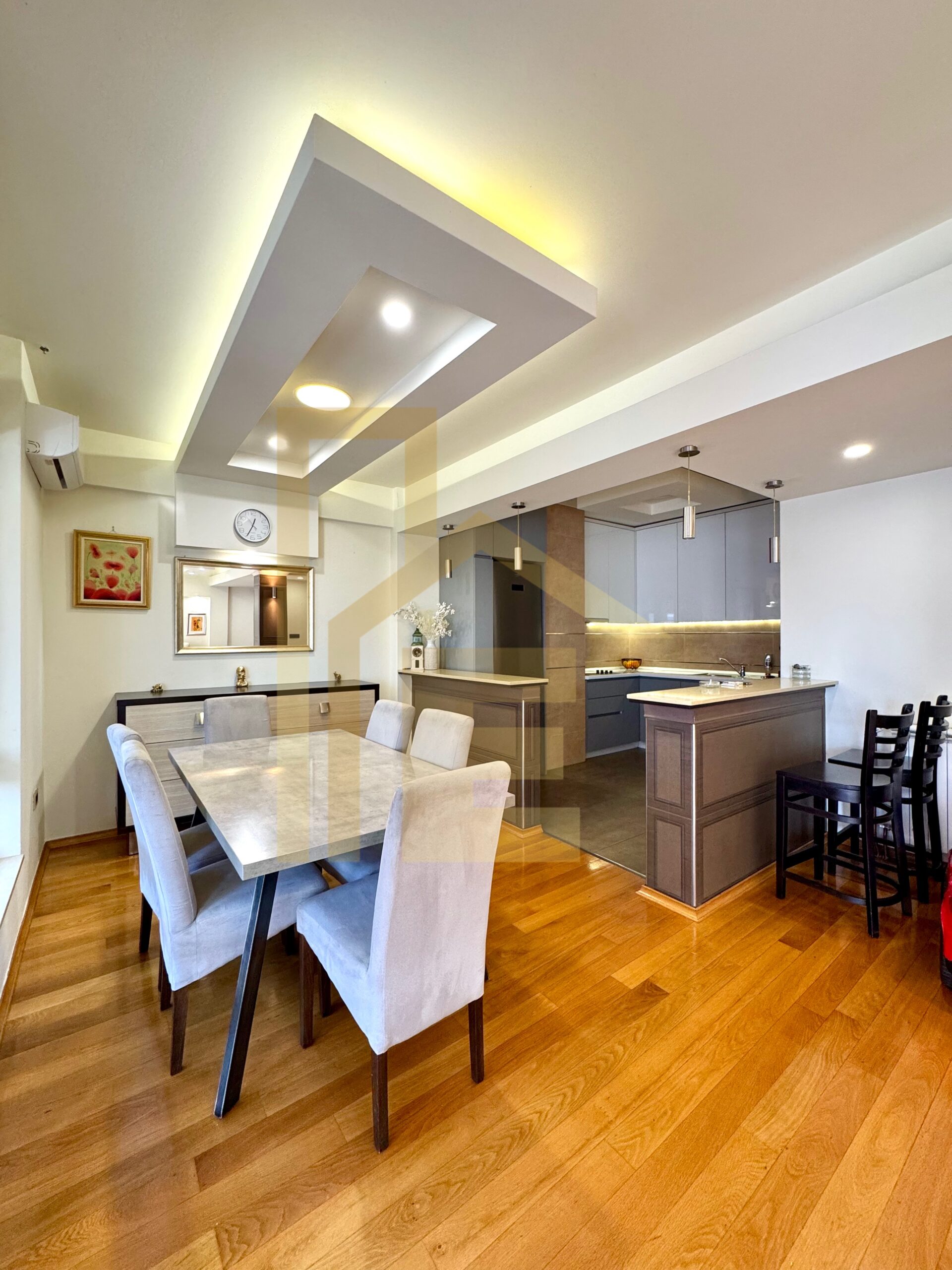 Na prodaju komforan četverosoban stan, naselje Rosulje slika 6