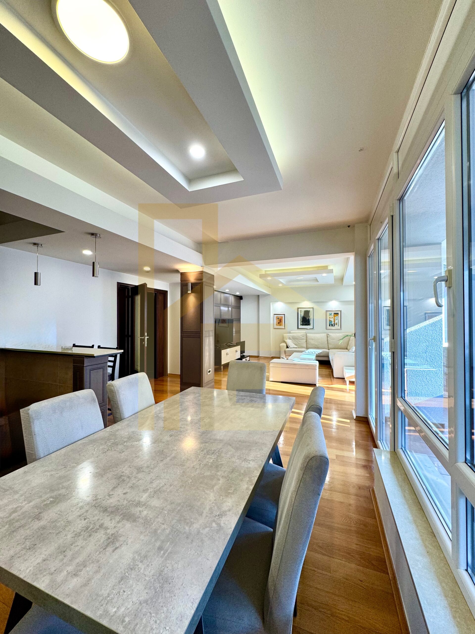 Na prodaju komforan četverosoban stan, naselje Rosulje slika 5