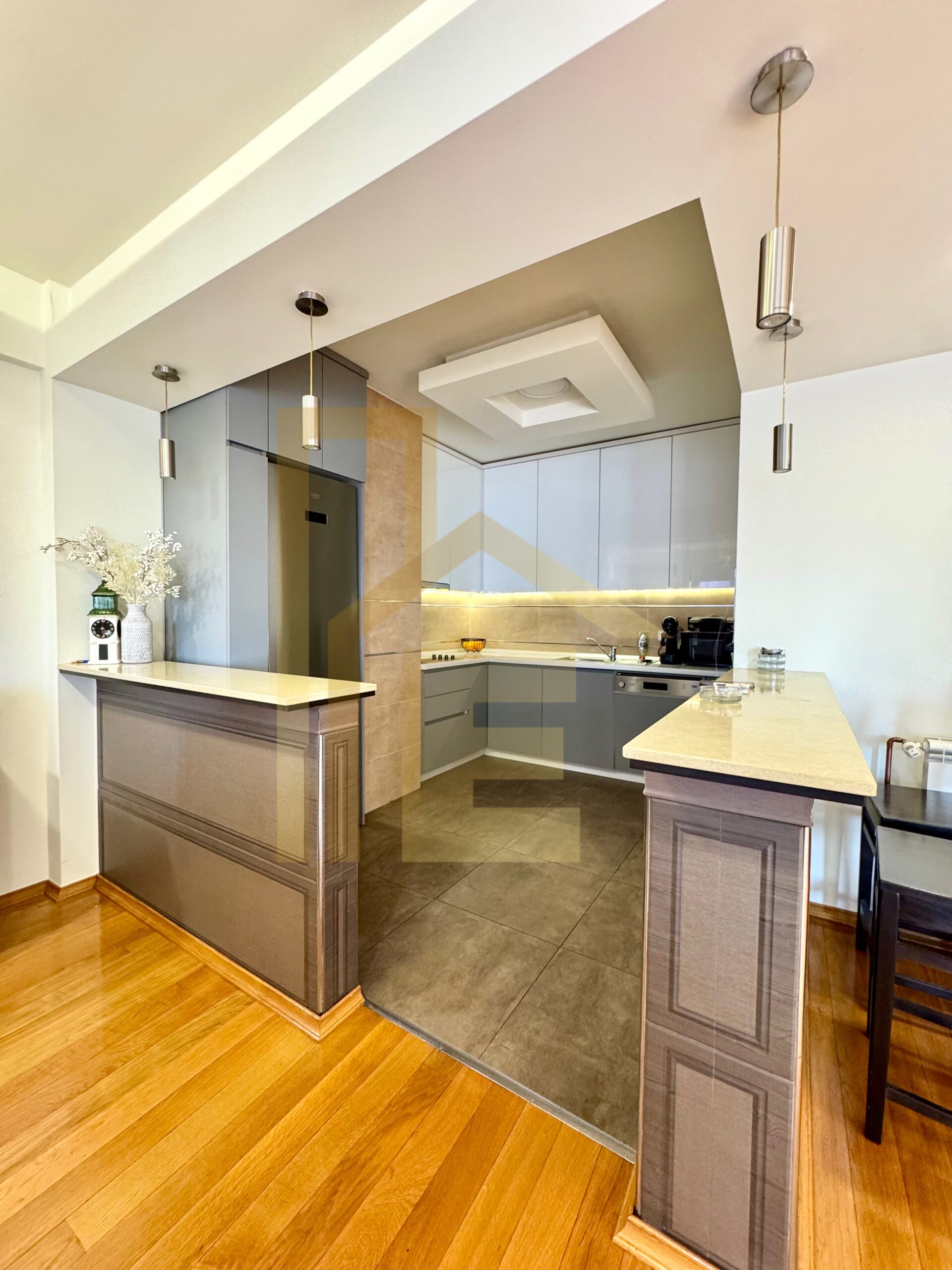 Na prodaju komforan četverosoban stan, naselje Rosulje slika 10