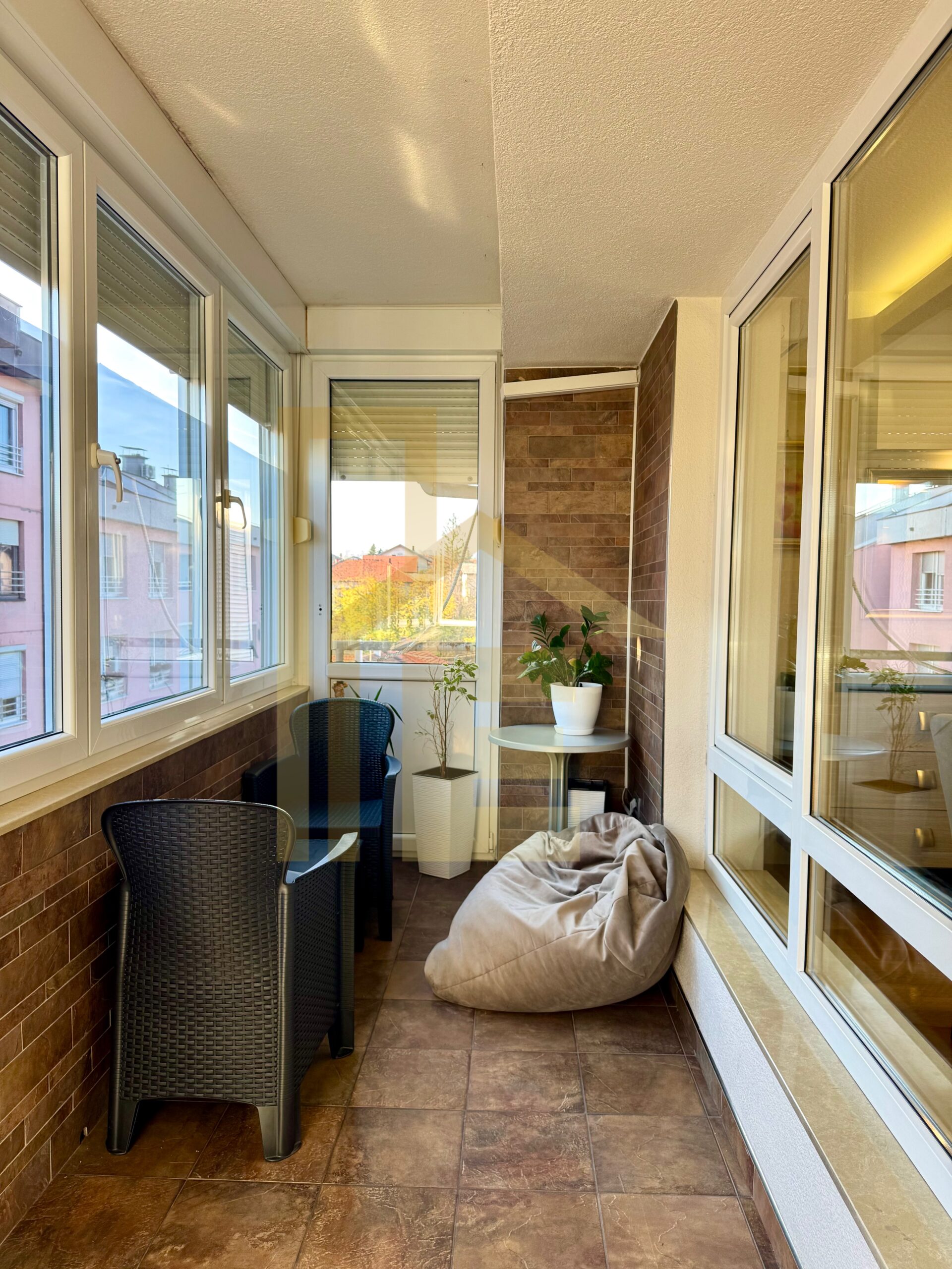 Na prodaju komforan četverosoban stan, naselje Rosulje slika 13