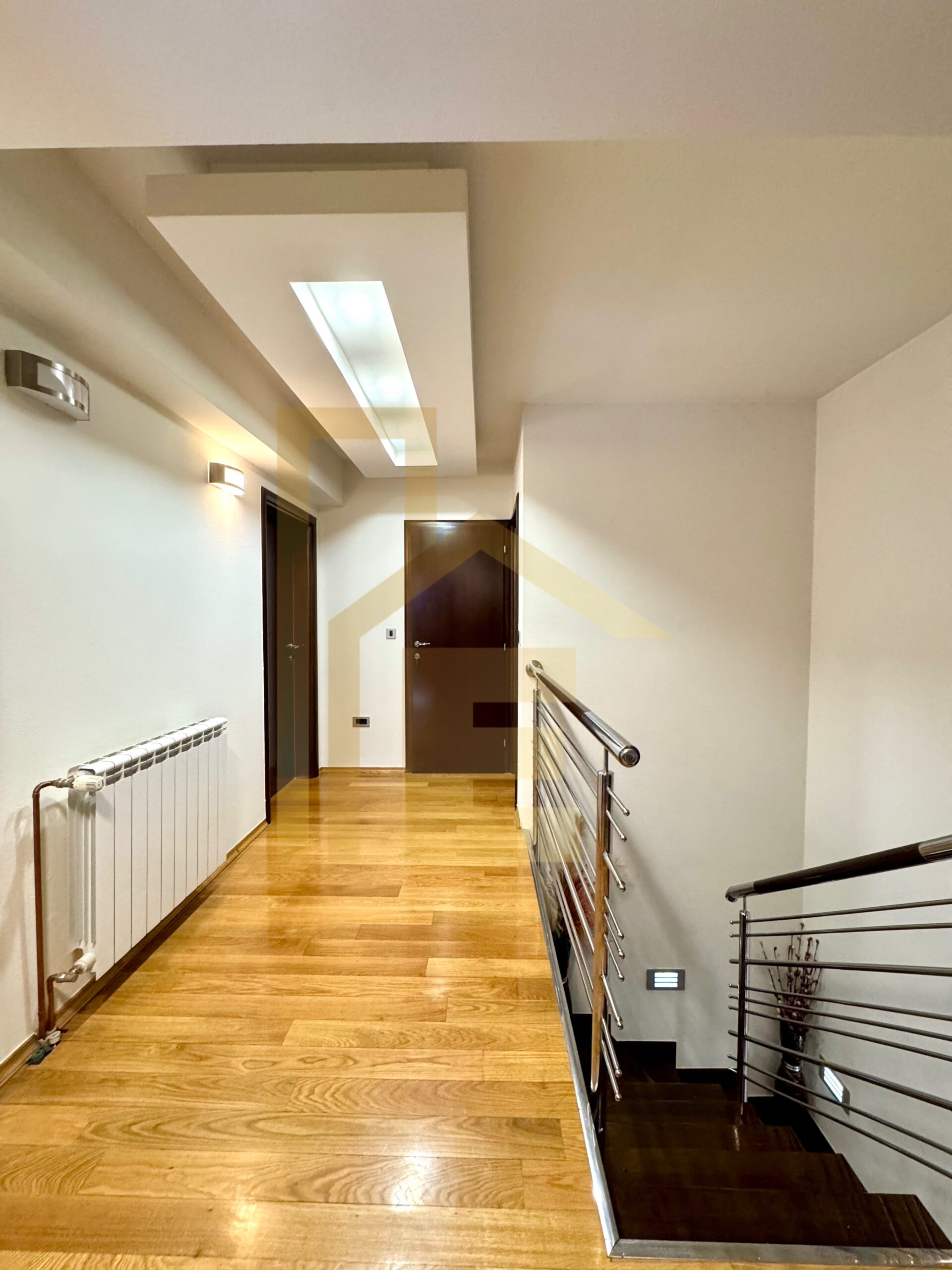 Na prodaju komforan četverosoban stan, naselje Rosulje slika 19