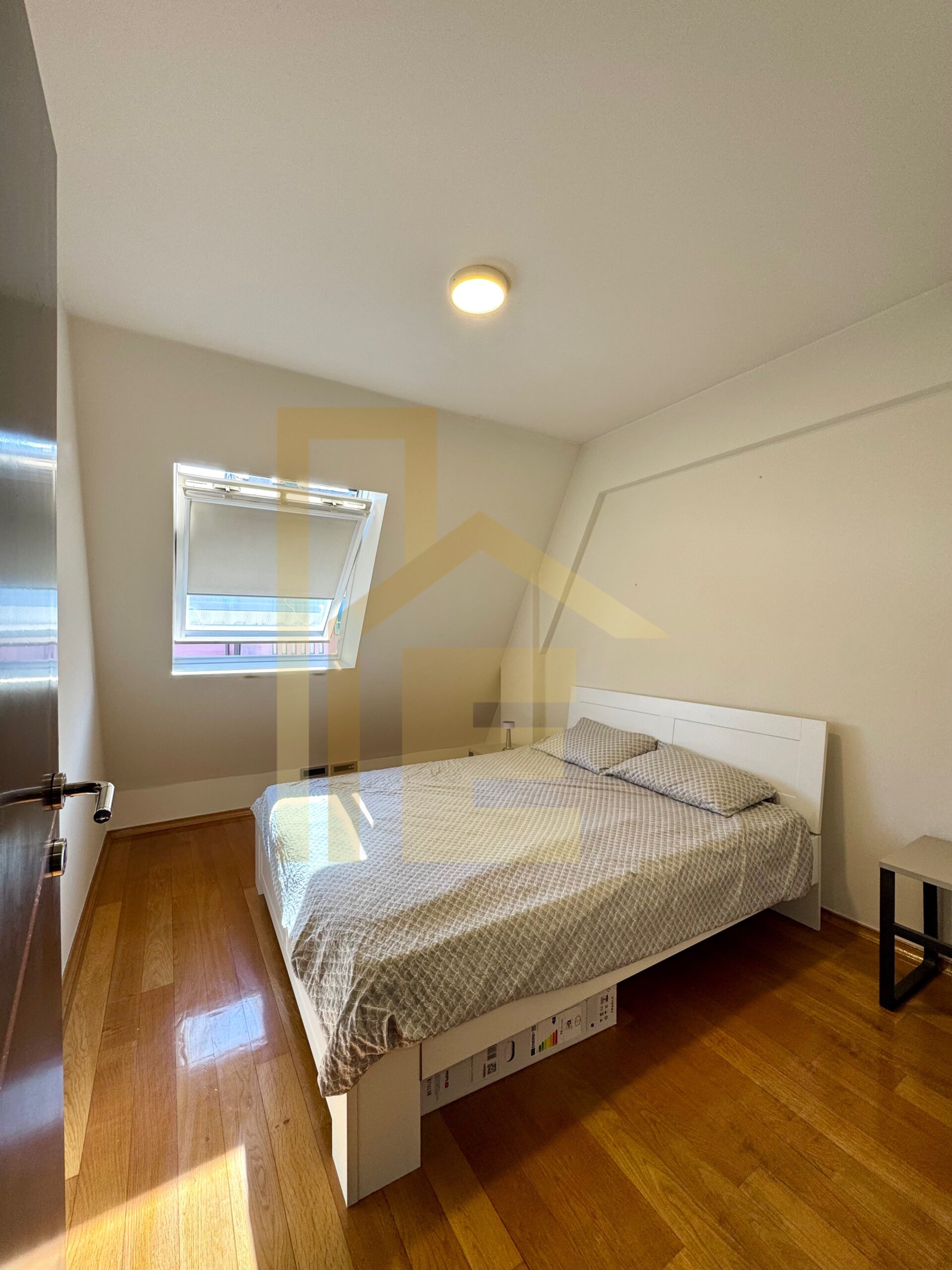 Na prodaju komforan četverosoban stan, naselje Rosulje slika 17