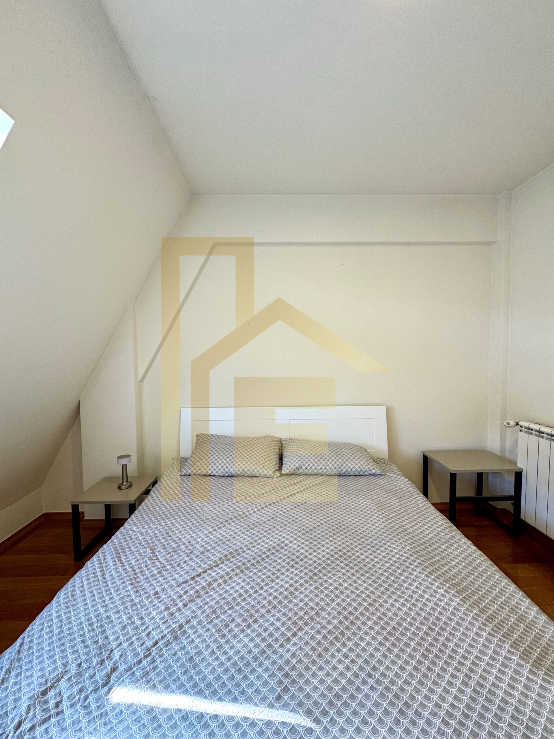 Na prodaju komforan četverosoban stan, naselje Rosulje slika 22