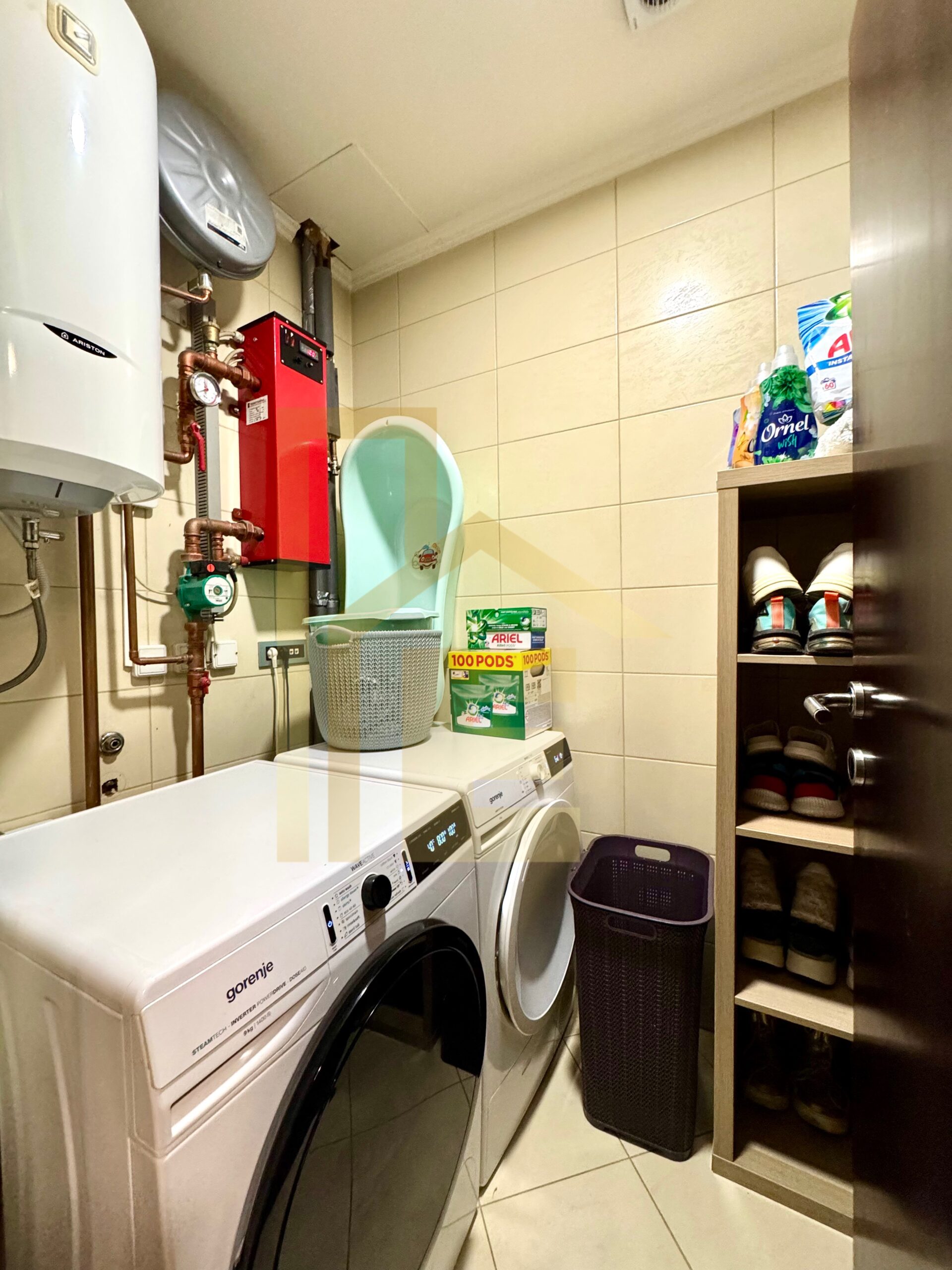 Na prodaju komforan četverosoban stan, naselje Rosulje slika 23