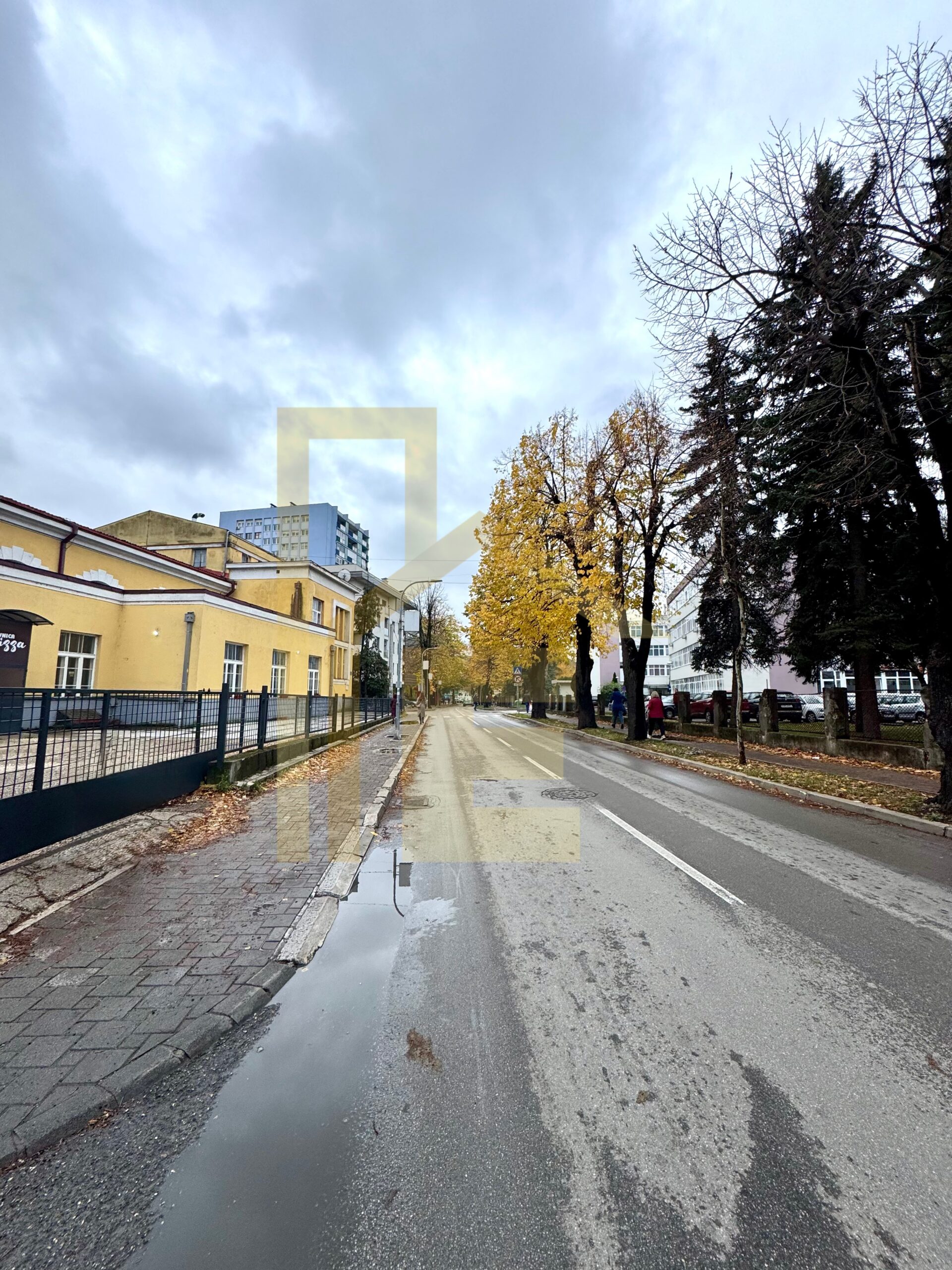 Na prodaju garažno mjesto sa ostavom u centru grada slika 5