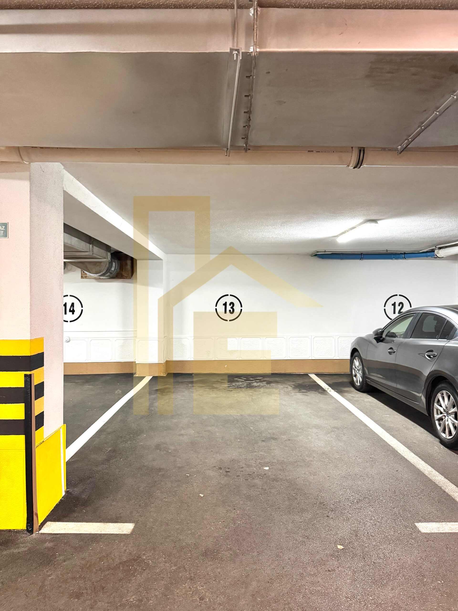 Na prodaju garažno mjesto sa ostavom u centru grada slika 3