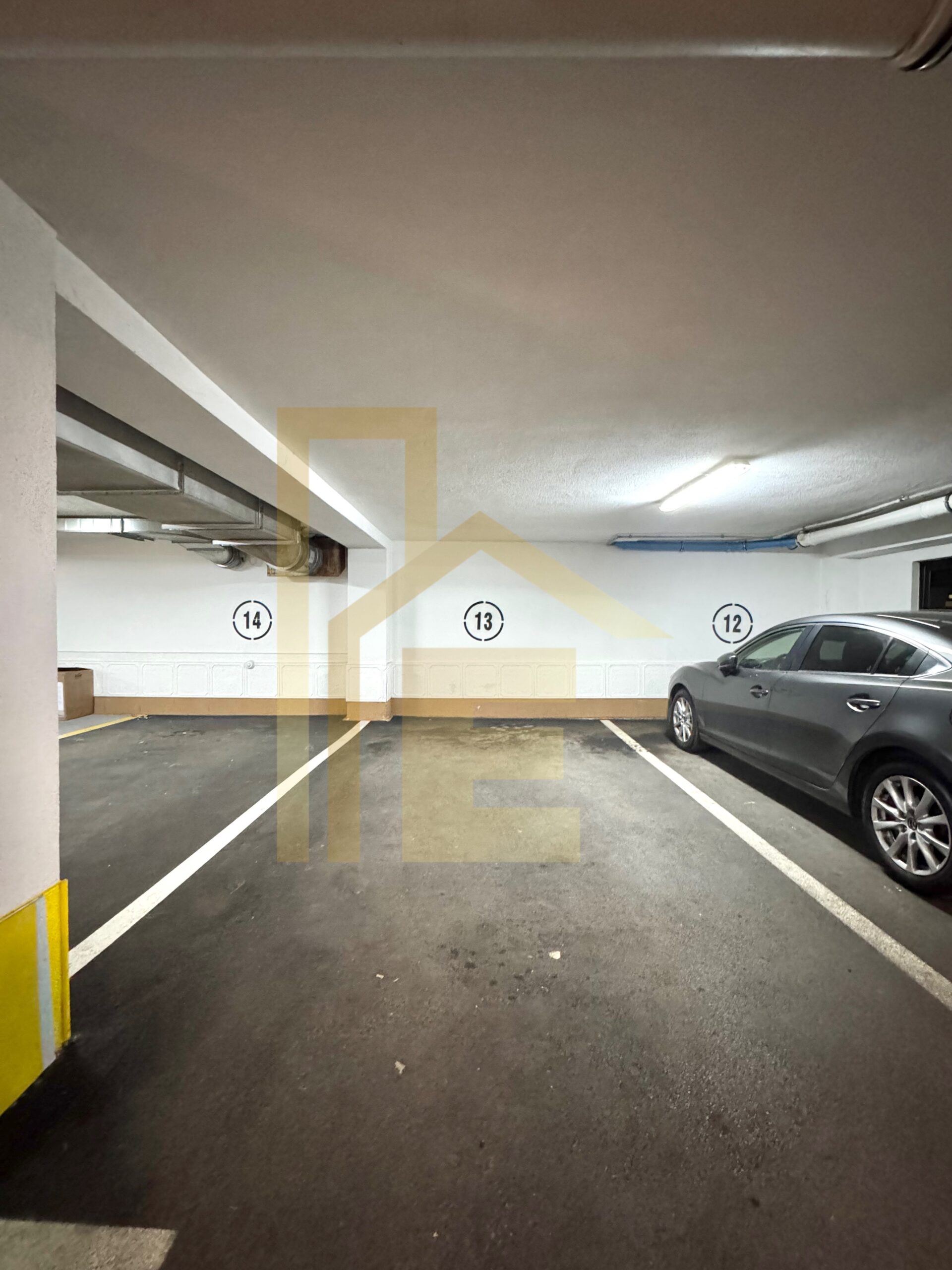 Na prodaju garažno mjesto sa ostavom u centru grada slika 6