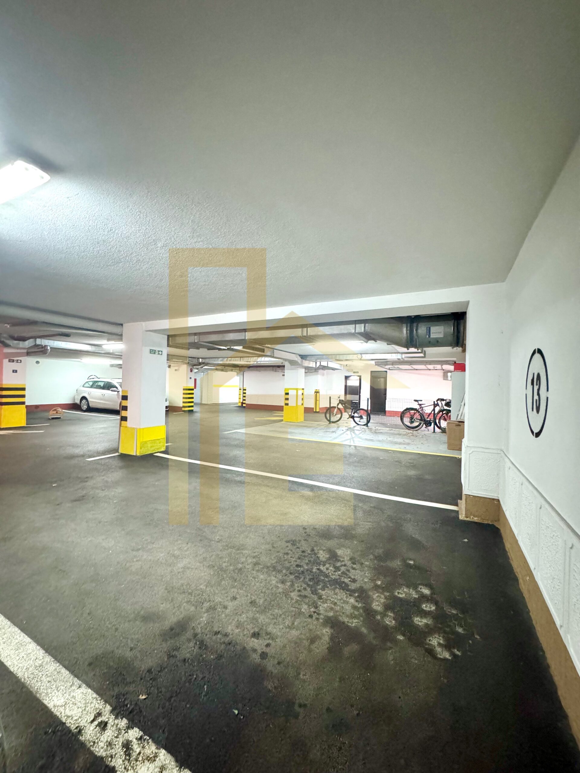 Na prodaju garažno mjesto sa ostavom u centru grada slika 9