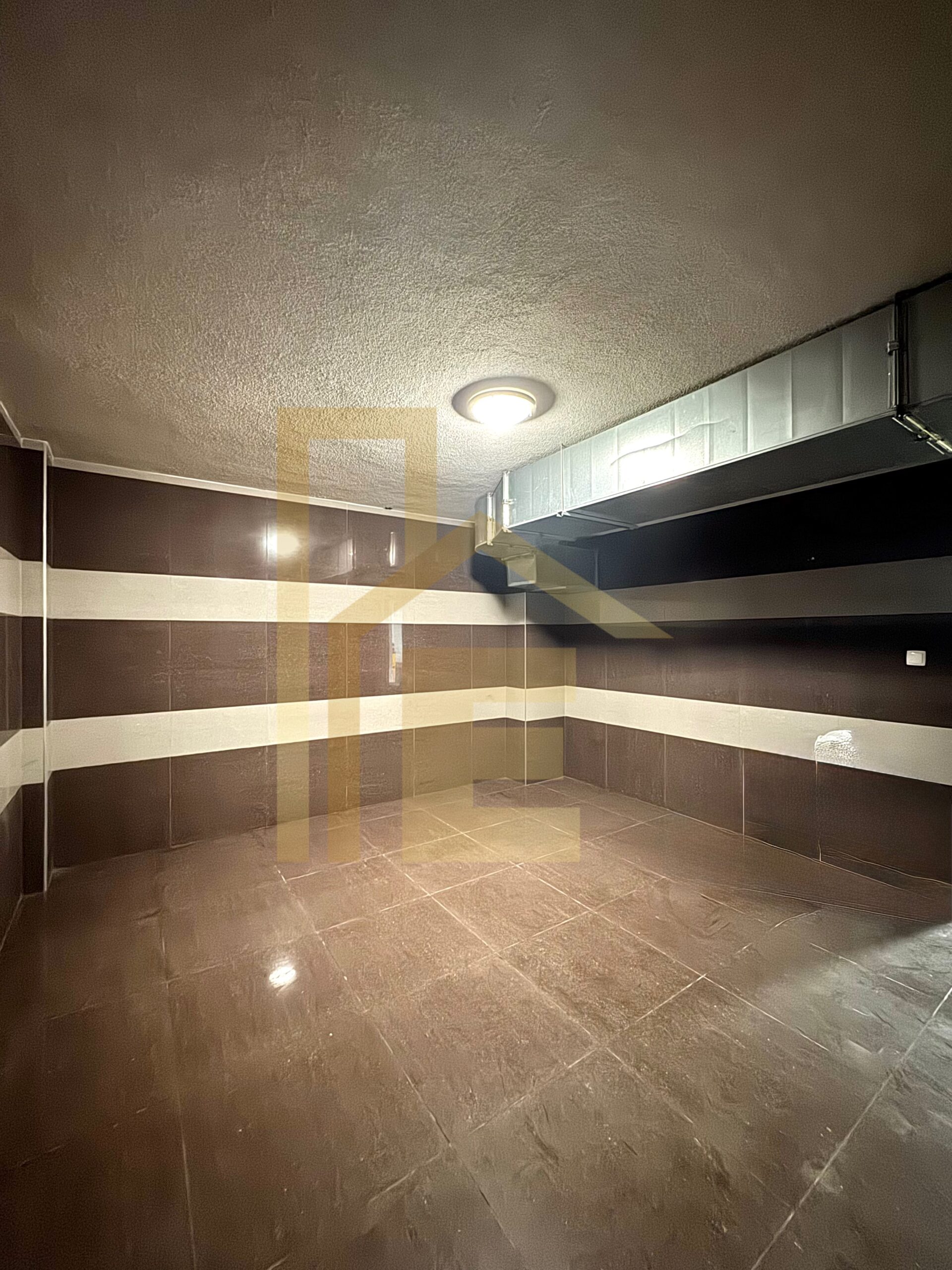 Na prodaju garažno mjesto sa ostavom u centru grada slika 7