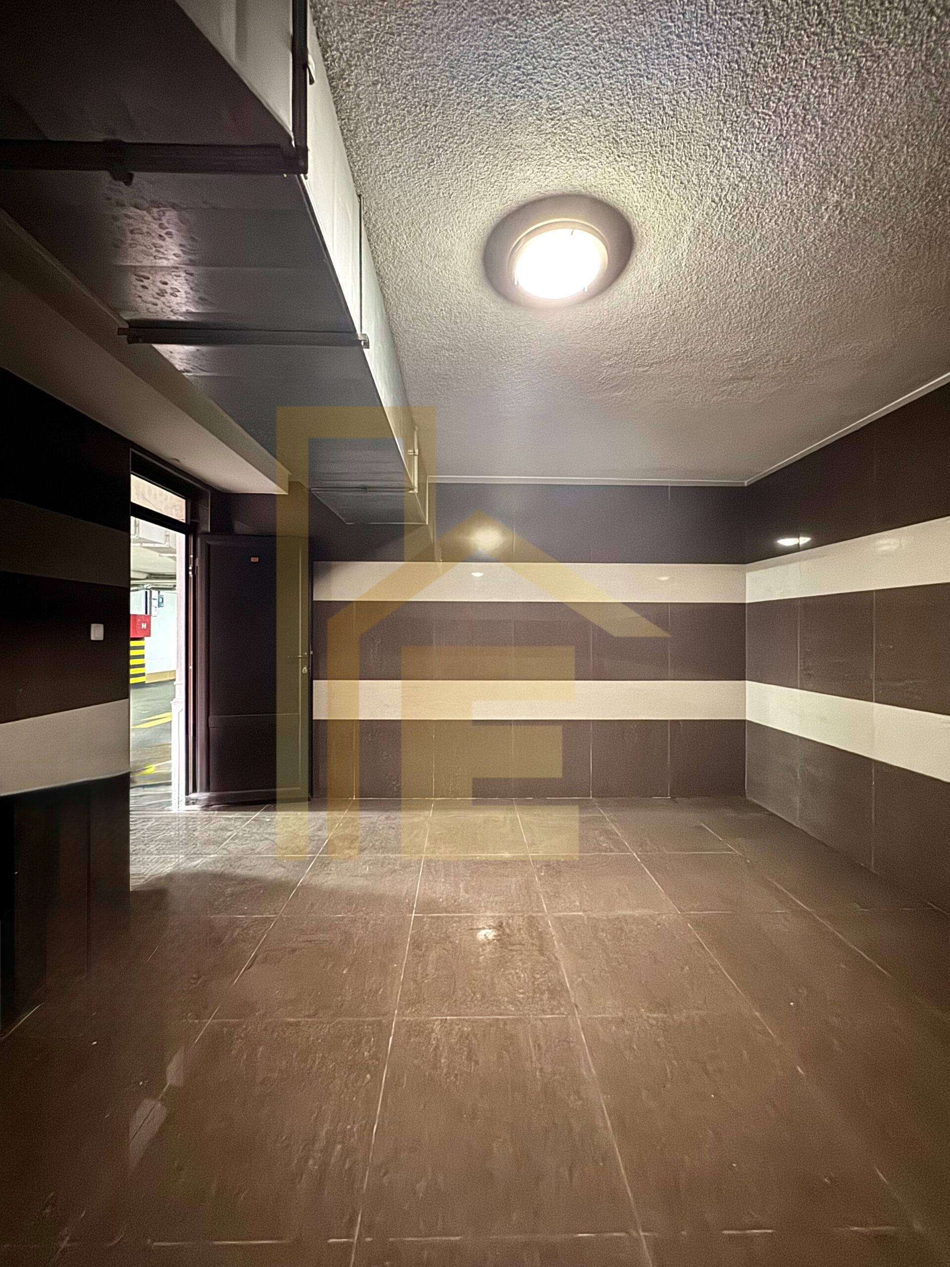 Na prodaju garažno mjesto sa ostavom u centru grada slika 10