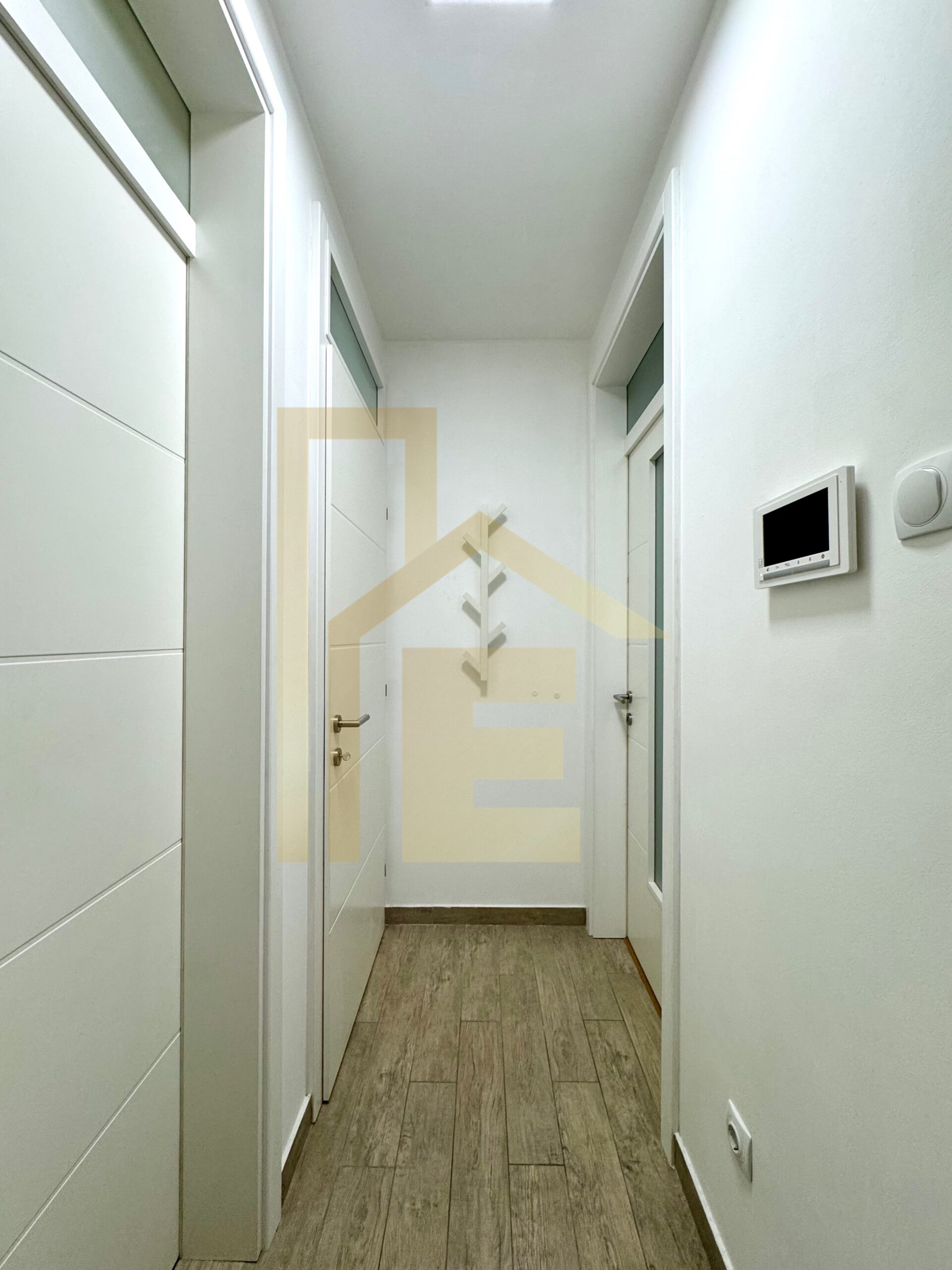 Iznajmljujemo dvosoban stan, naselje Nova Varoš slika 13