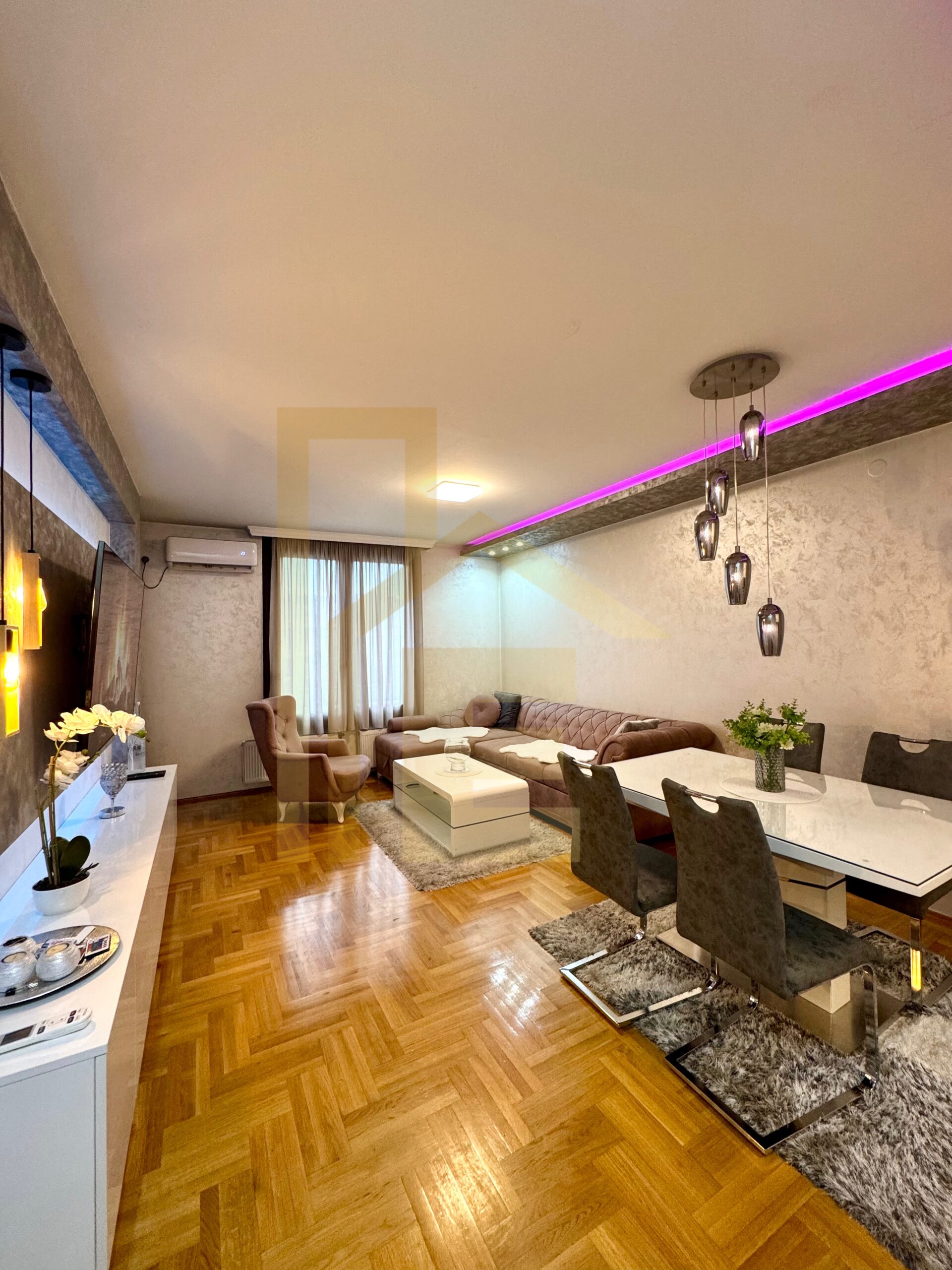 Iznajmljujemo moderan dvosoban, naselje Nova Varoš slika 2