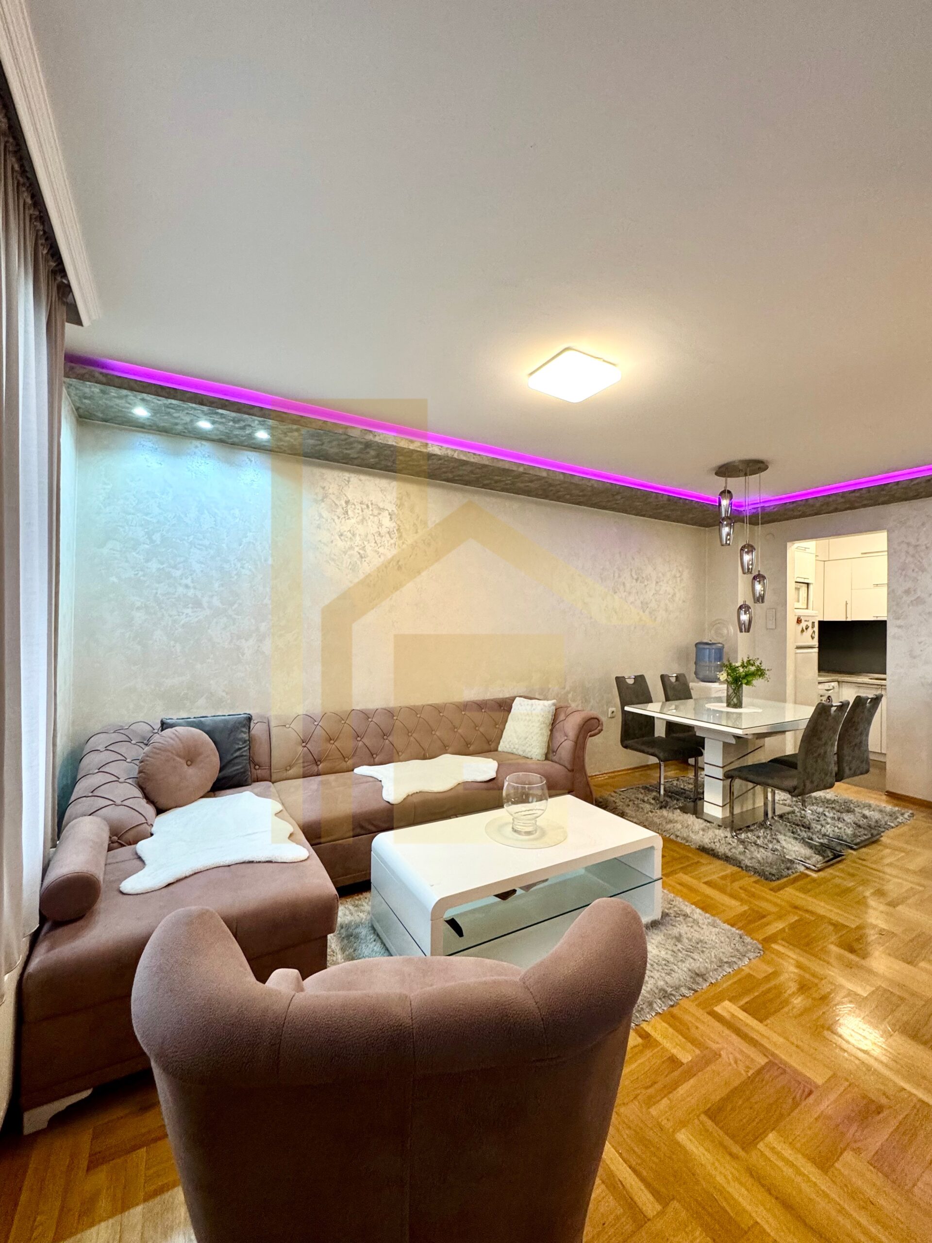 Iznajmljujemo moderan dvosoban, naselje Nova Varoš slika 7