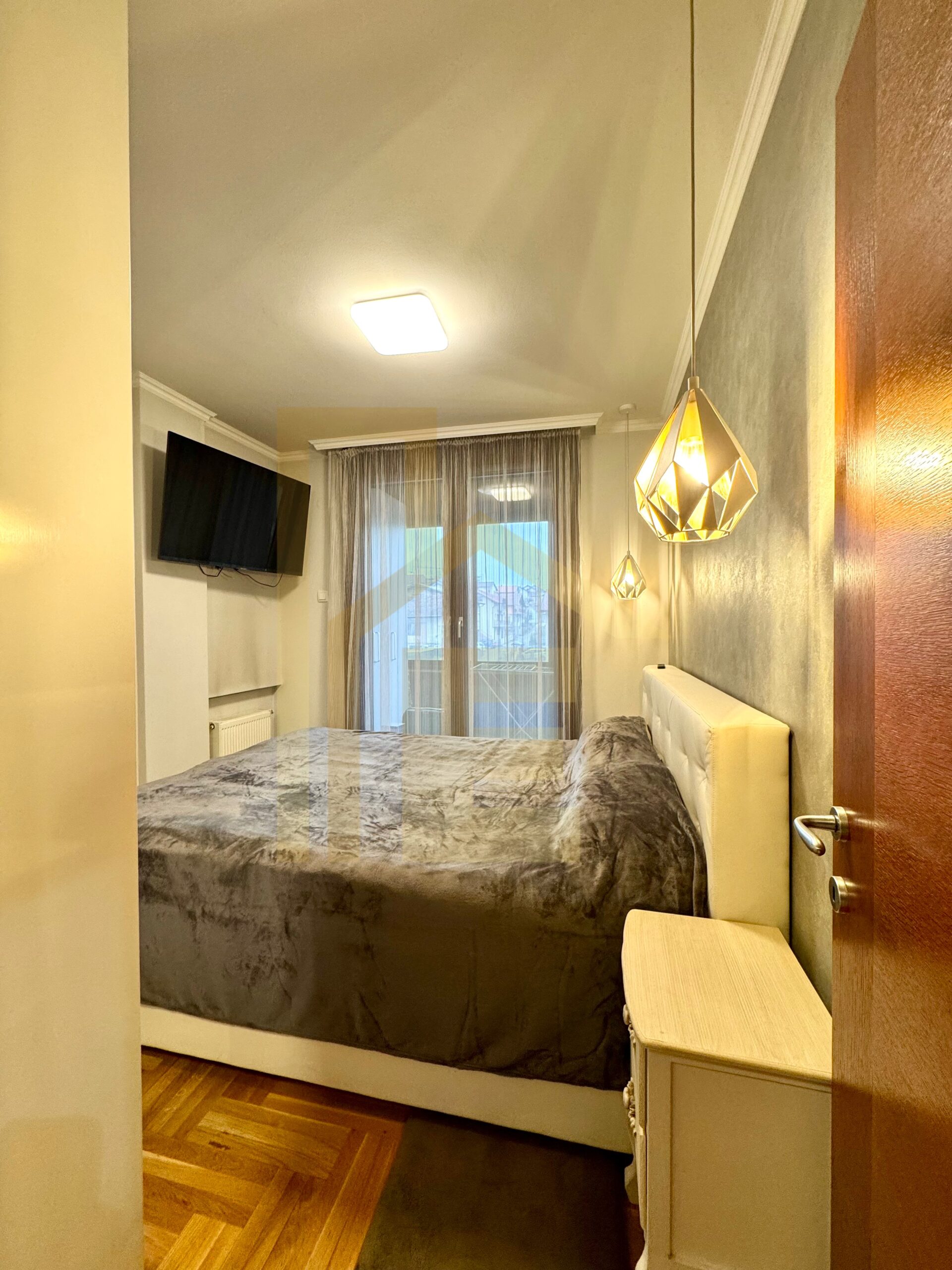 Iznajmljujemo moderan dvosoban, naselje Nova Varoš slika 12