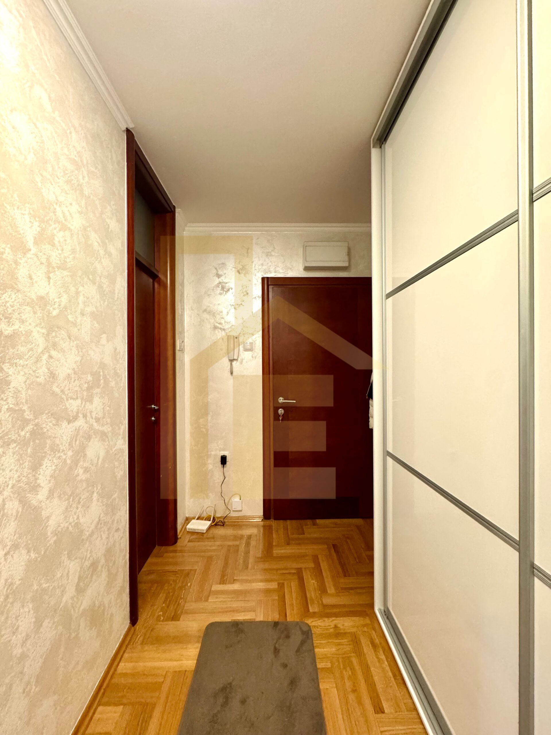 Iznajmljujemo moderan dvosoban, naselje Nova Varoš slika 19