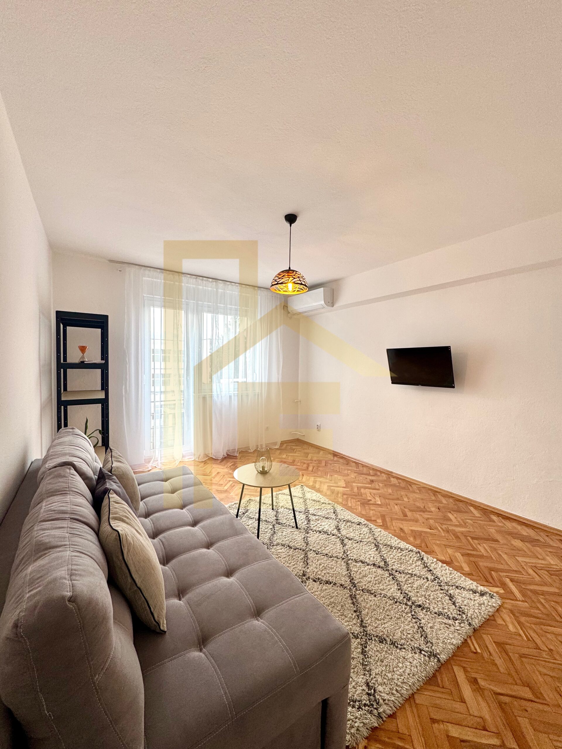 Iznajmljujemo prostran dvosoban stan, naselje Centar slika 3