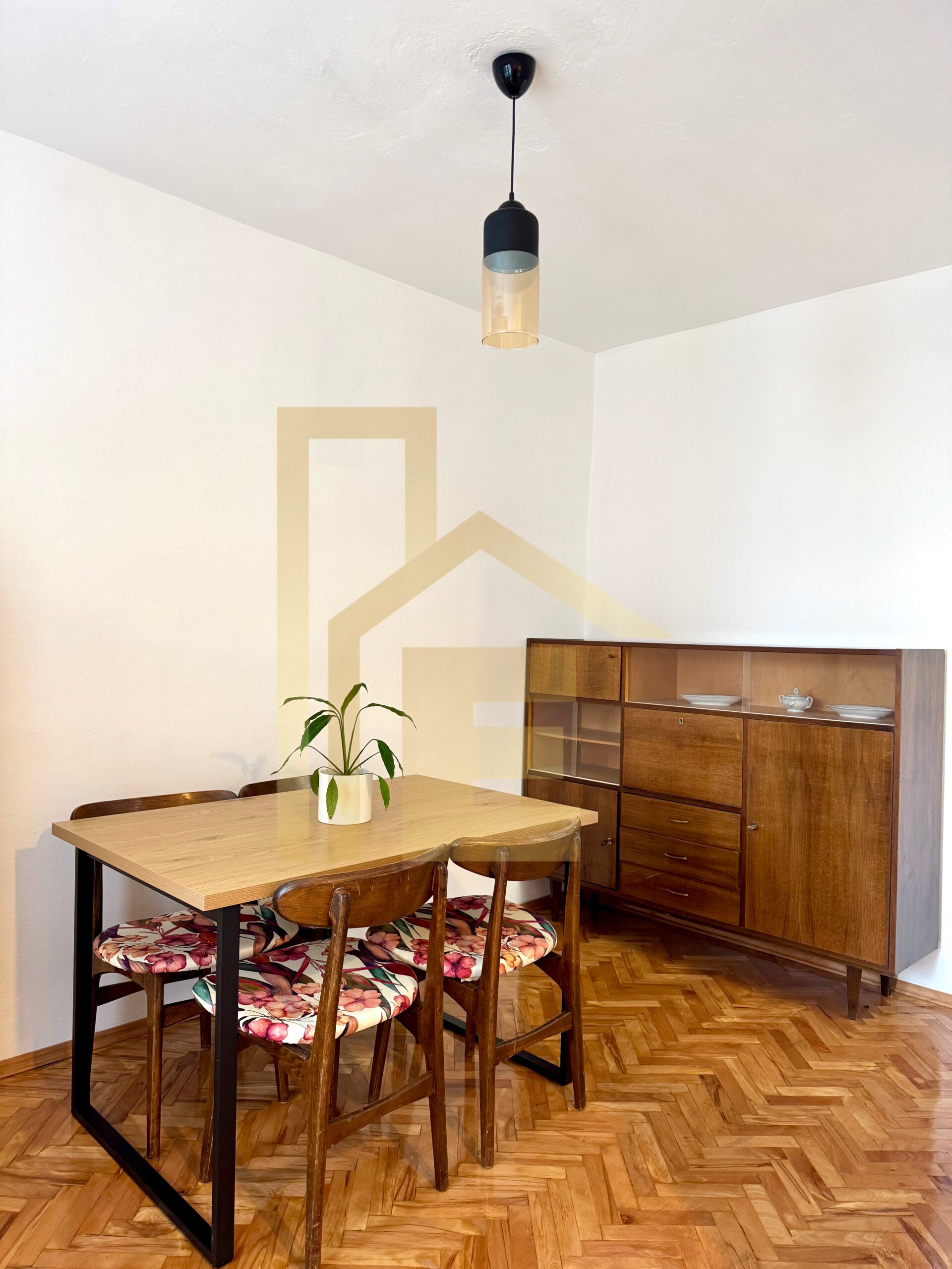 Iznajmljujemo prostran dvosoban stan, naselje Centar slika 10