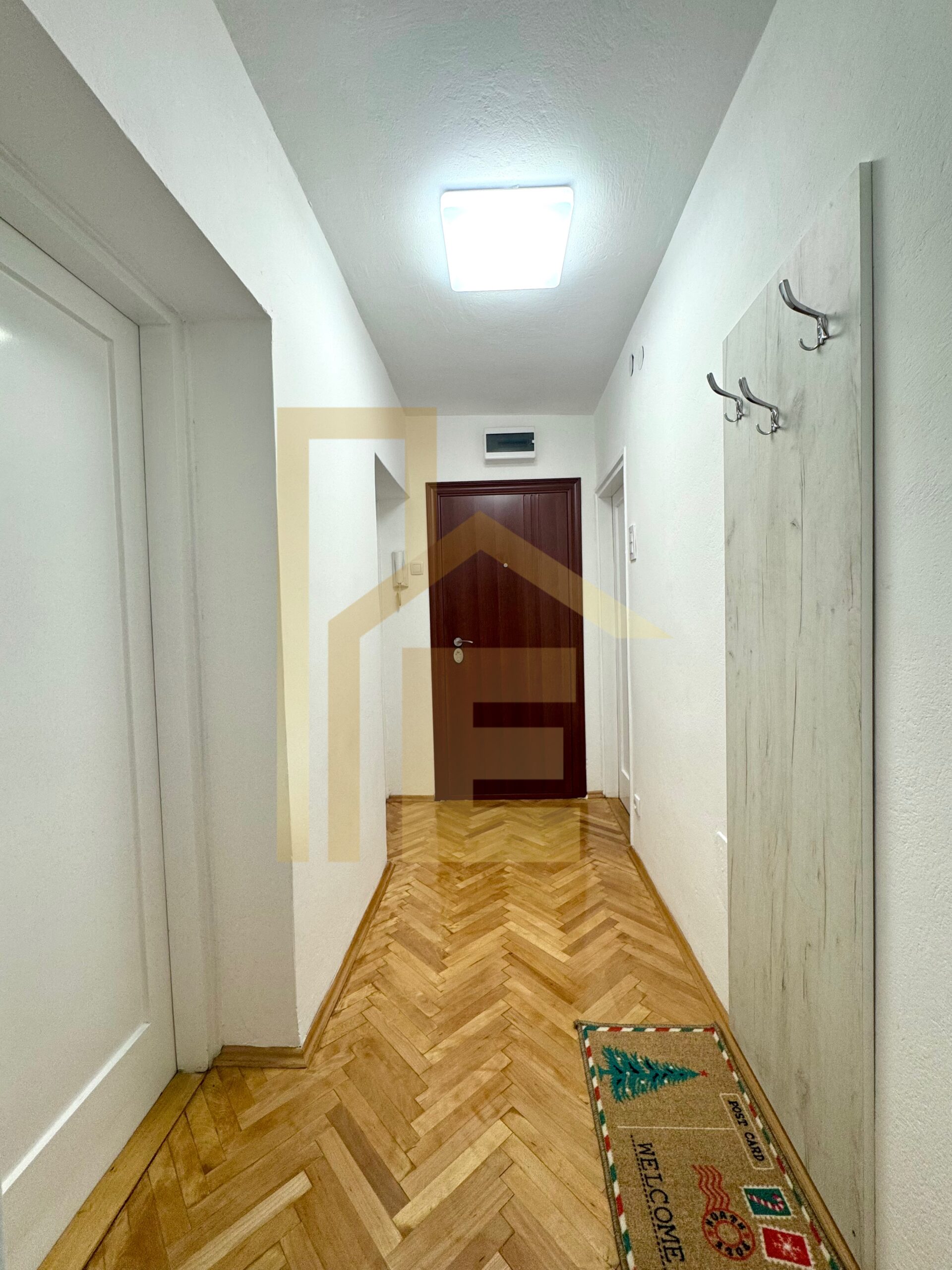 Iznajmljujemo prostran dvosoban stan, naselje Centar slika 8