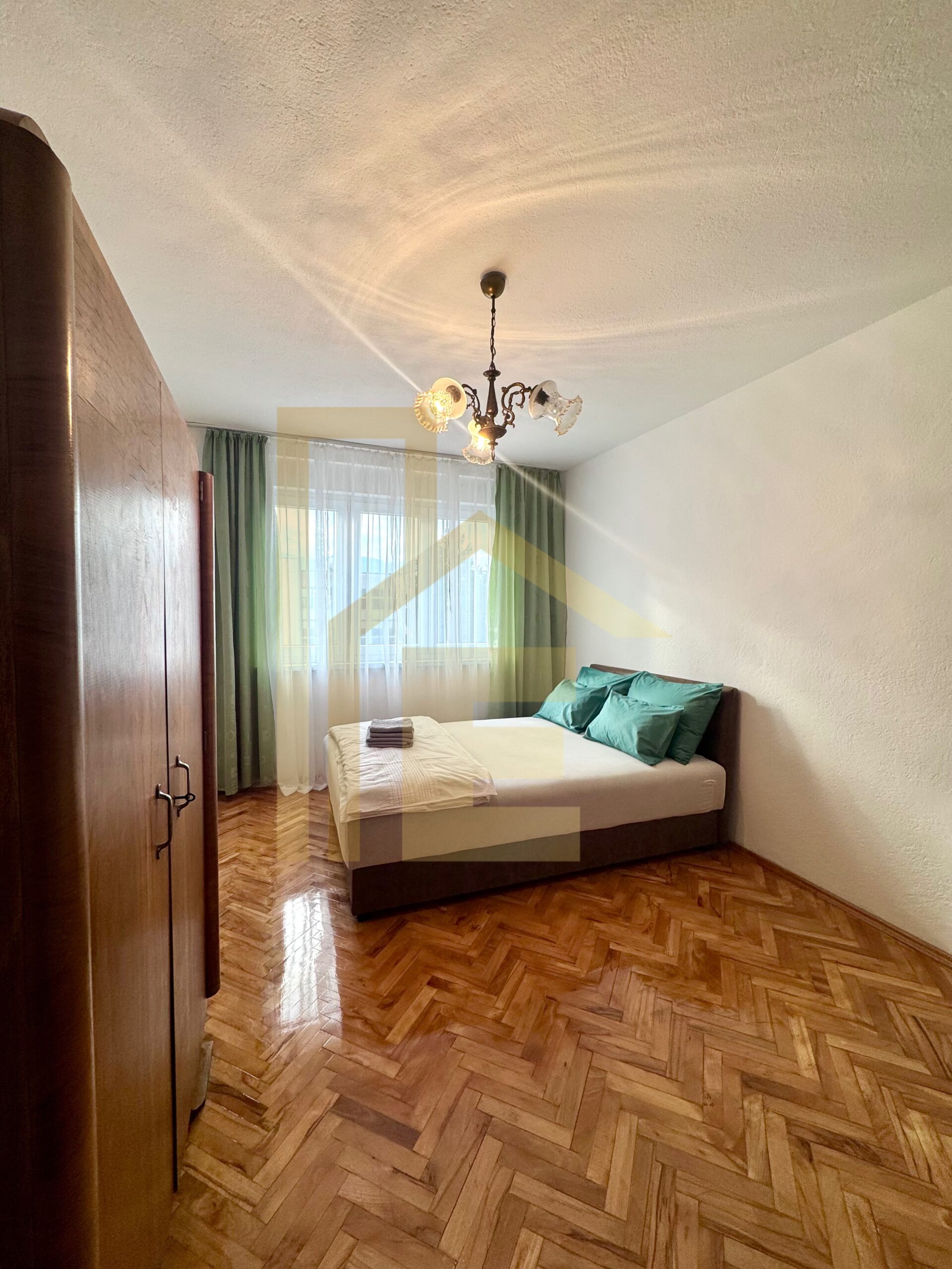 Iznajmljujemo prostran dvosoban stan, naselje Centar slika 13