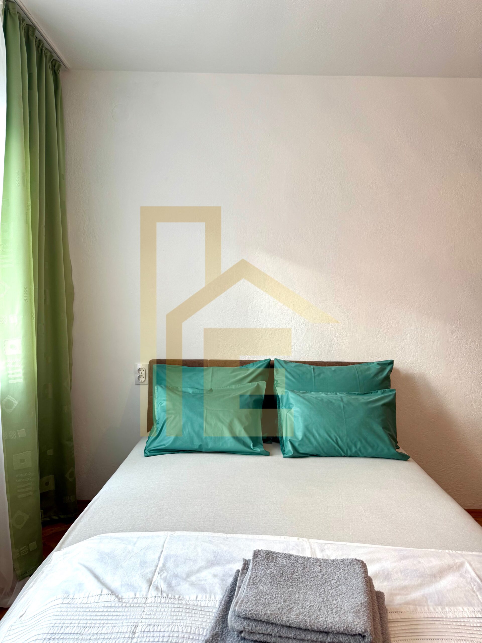 Iznajmljujemo prostran dvosoban stan, naselje Centar slika 11