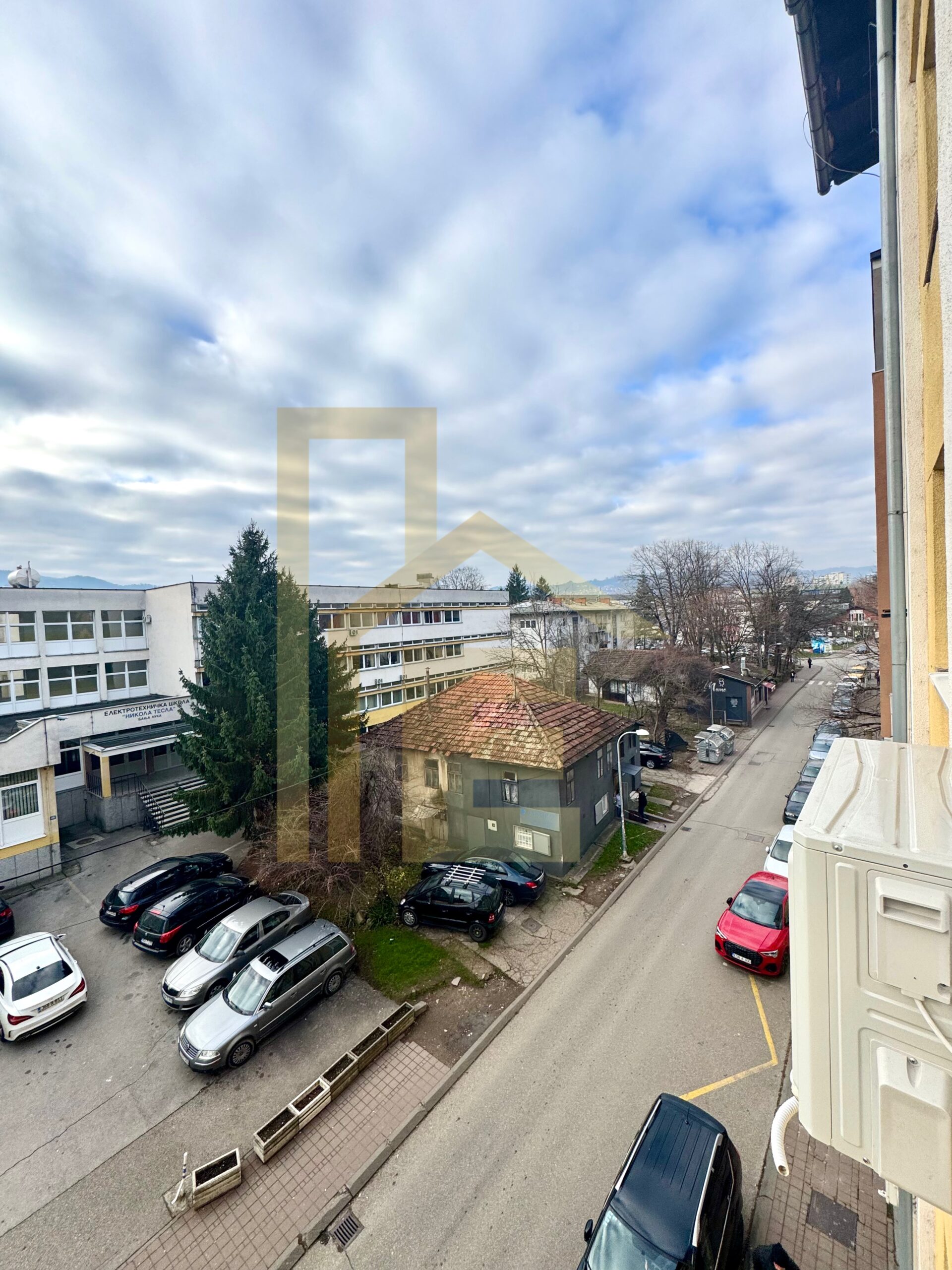 Iznajmljujemo prostran dvosoban stan, naselje Centar slika 16