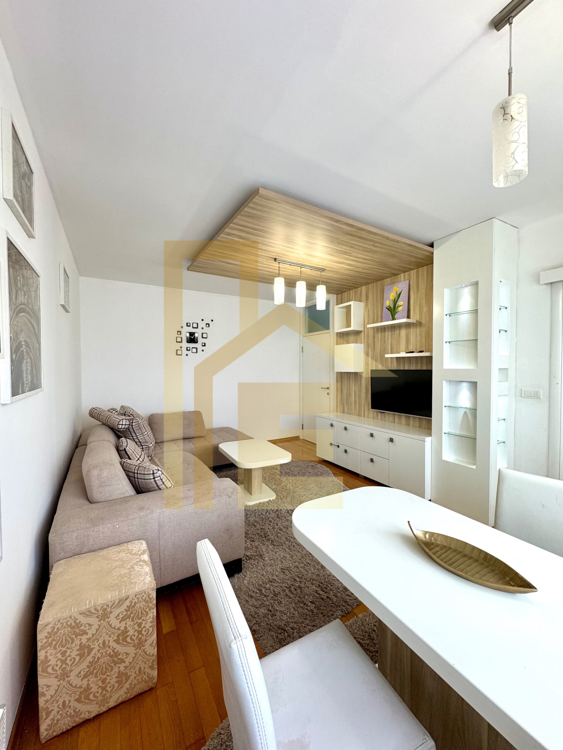 Na prodaju moderan trosoban stan kod kafića Everest slika 2