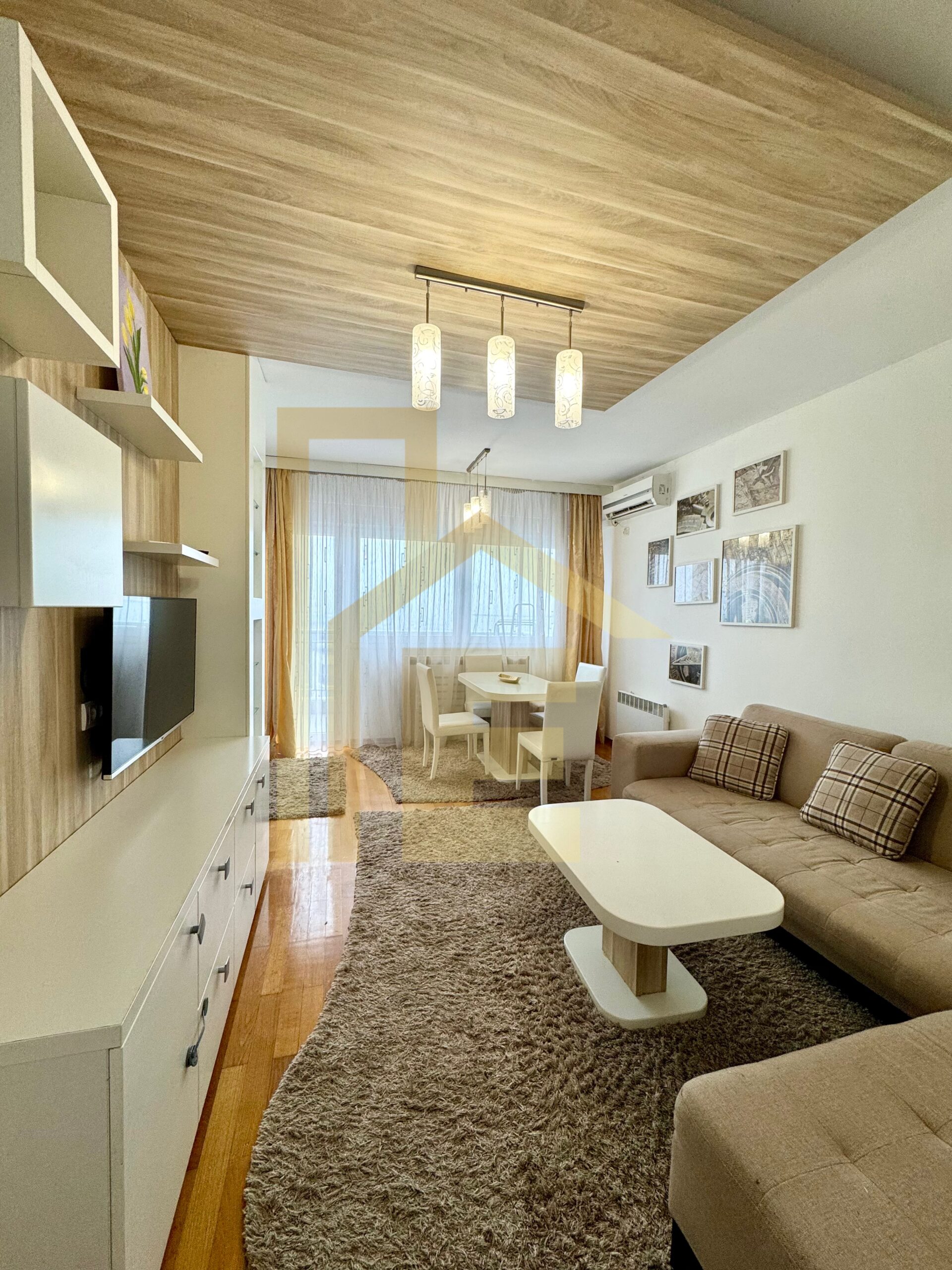 Na prodaju moderan trosoban stan kod kafića Everest slika 5