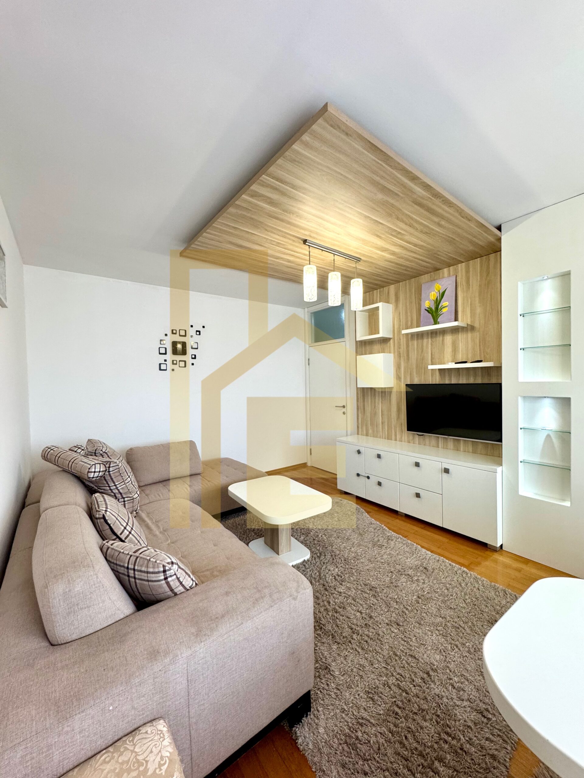 Na prodaju moderan trosoban stan kod kafića Everest slika 4