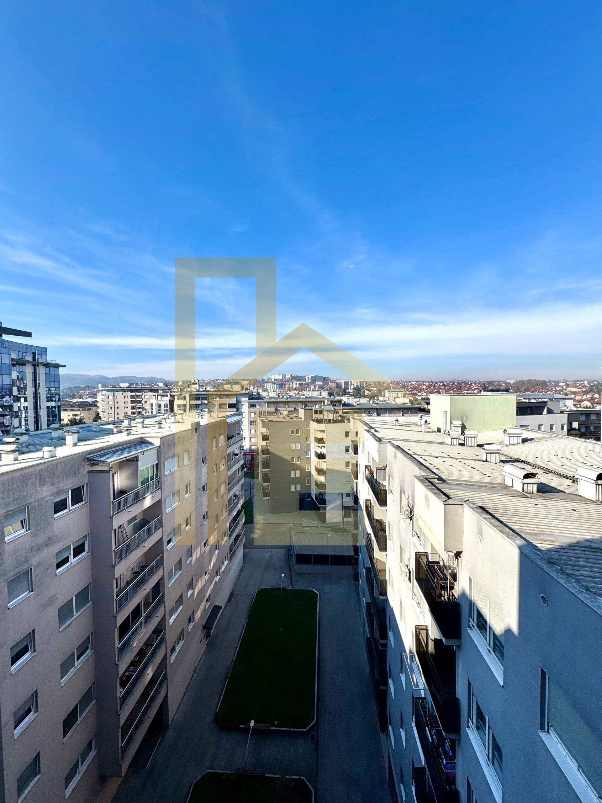 Na prodaju moderan trosoban stan kod kafića Everest slika 11