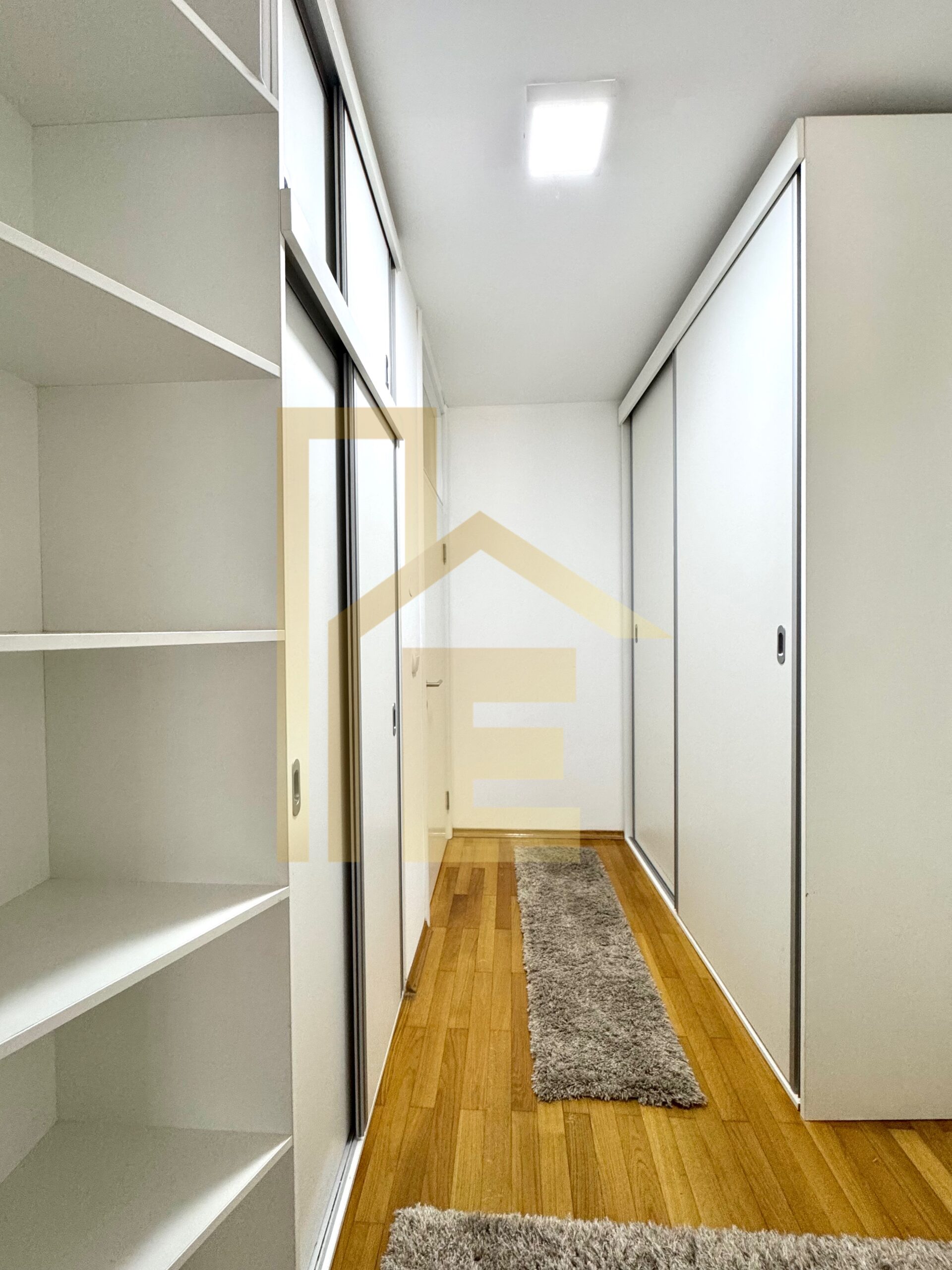 Na prodaju moderan trosoban stan kod kafića Everest slika 9