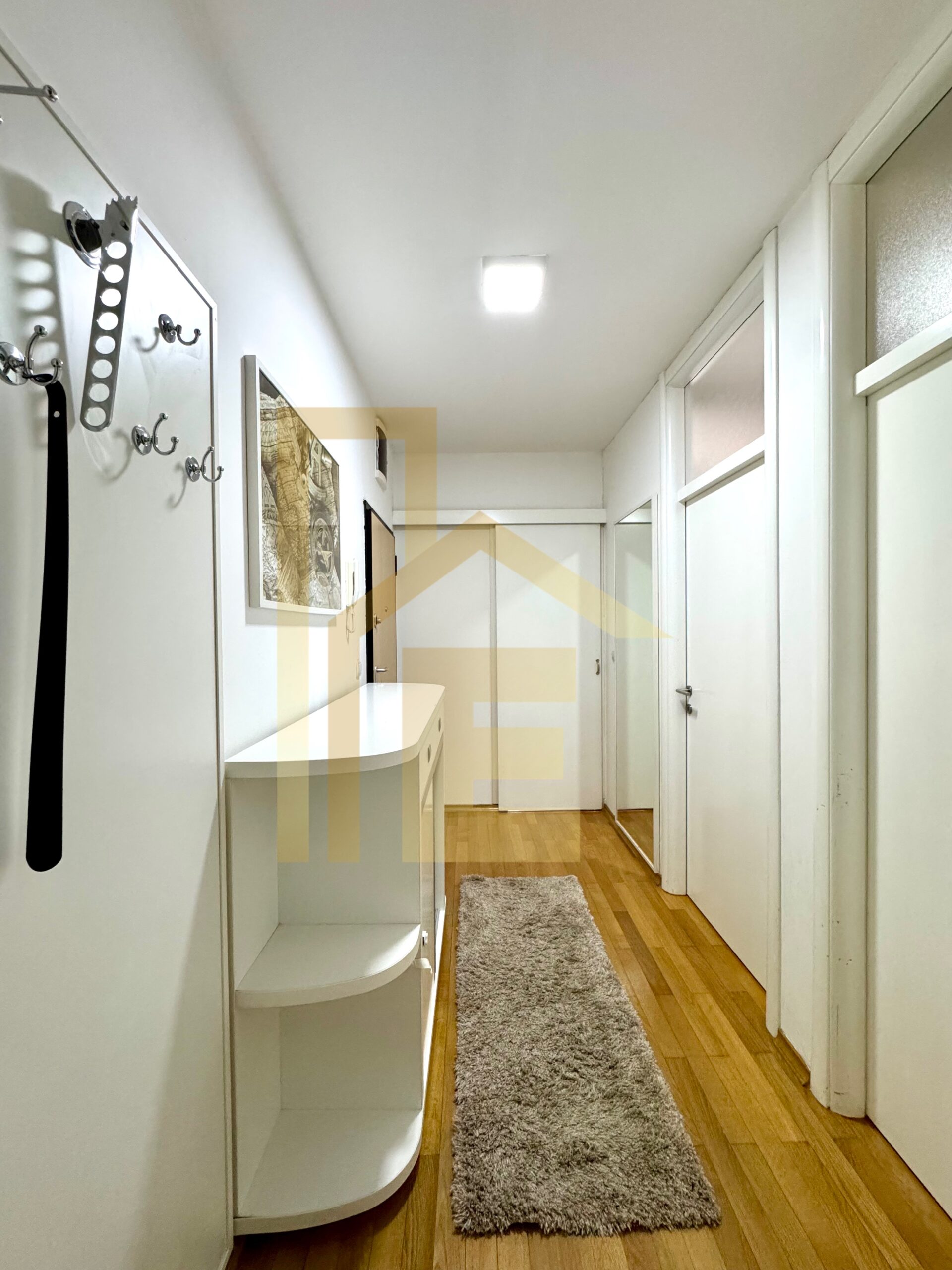 Na prodaju moderan trosoban stan kod kafića Everest slika 13