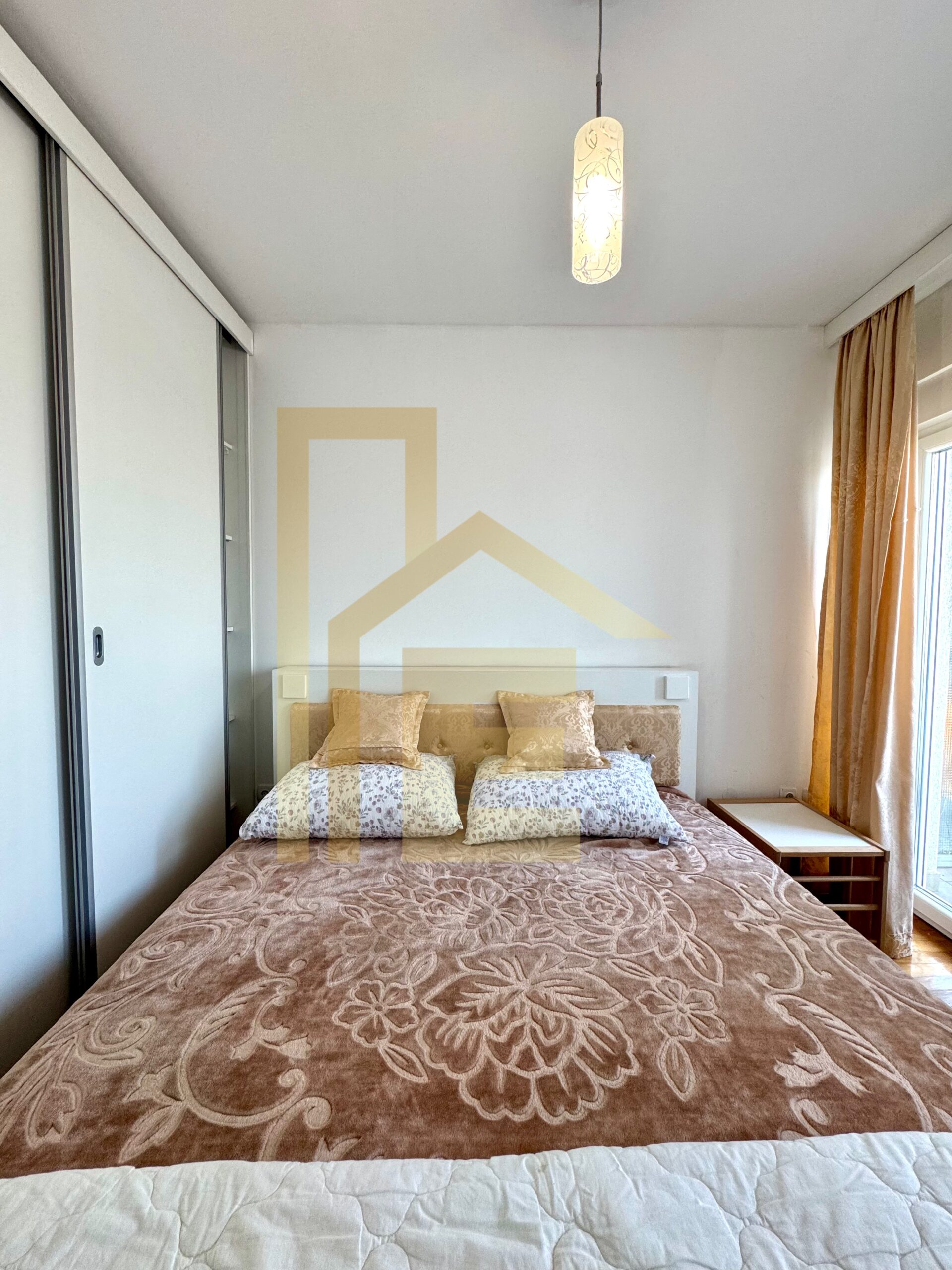 Na prodaju moderan trosoban stan kod kafića Everest slika 17