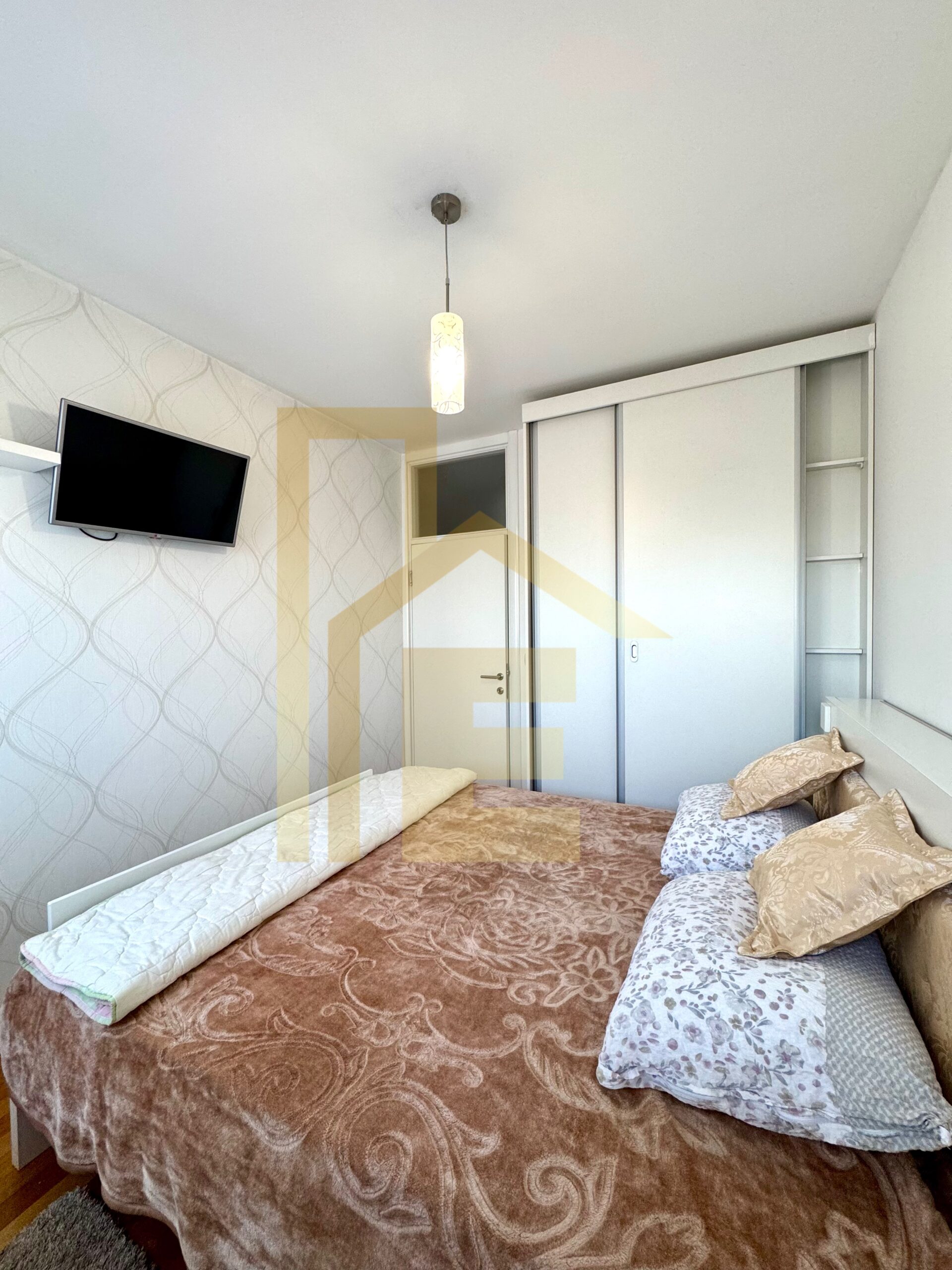 Na prodaju moderan trosoban stan kod kafića Everest slika 18