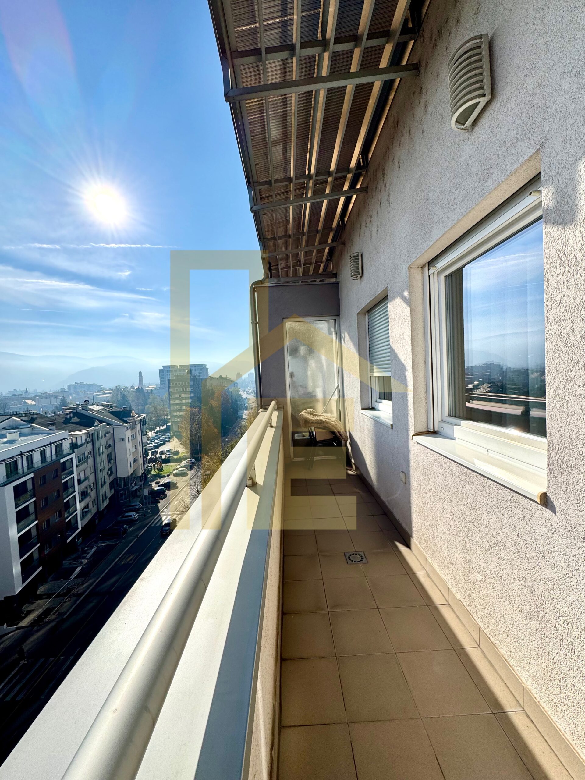 Na prodaju moderan trosoban stan kod kafića Everest slika 23