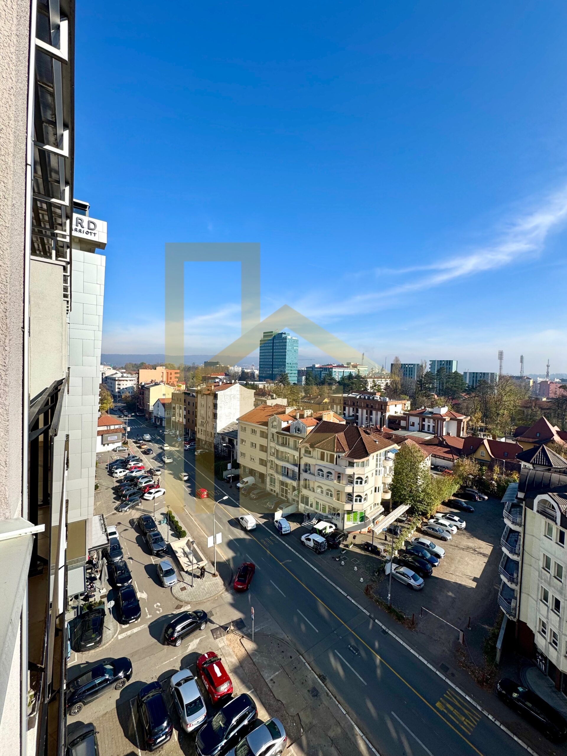 Na prodaju moderan trosoban stan kod kafića Everest slika 21